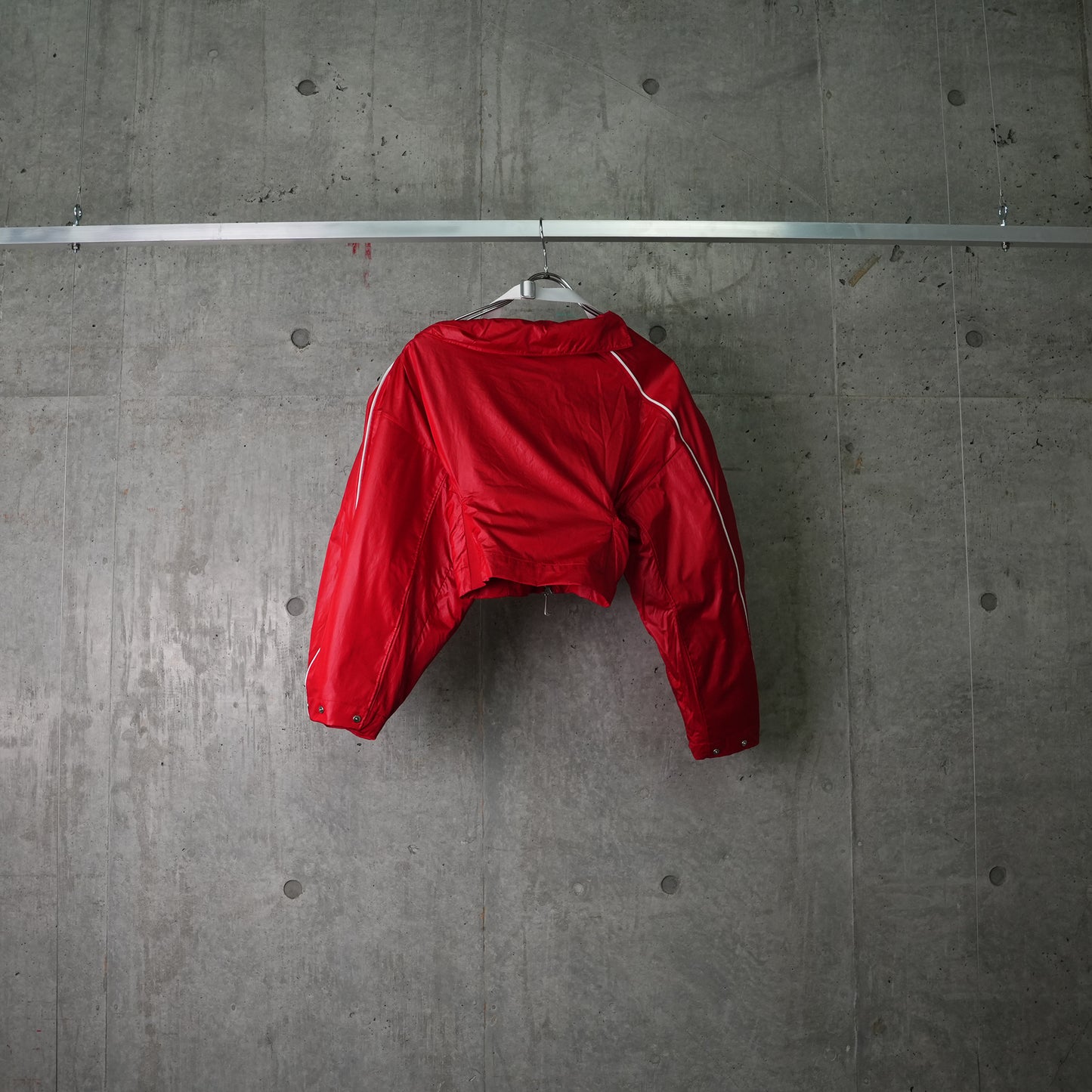 AS W NRG JACQUEMUS TRACK JKT / 642:MYSTIC RED/WHITE