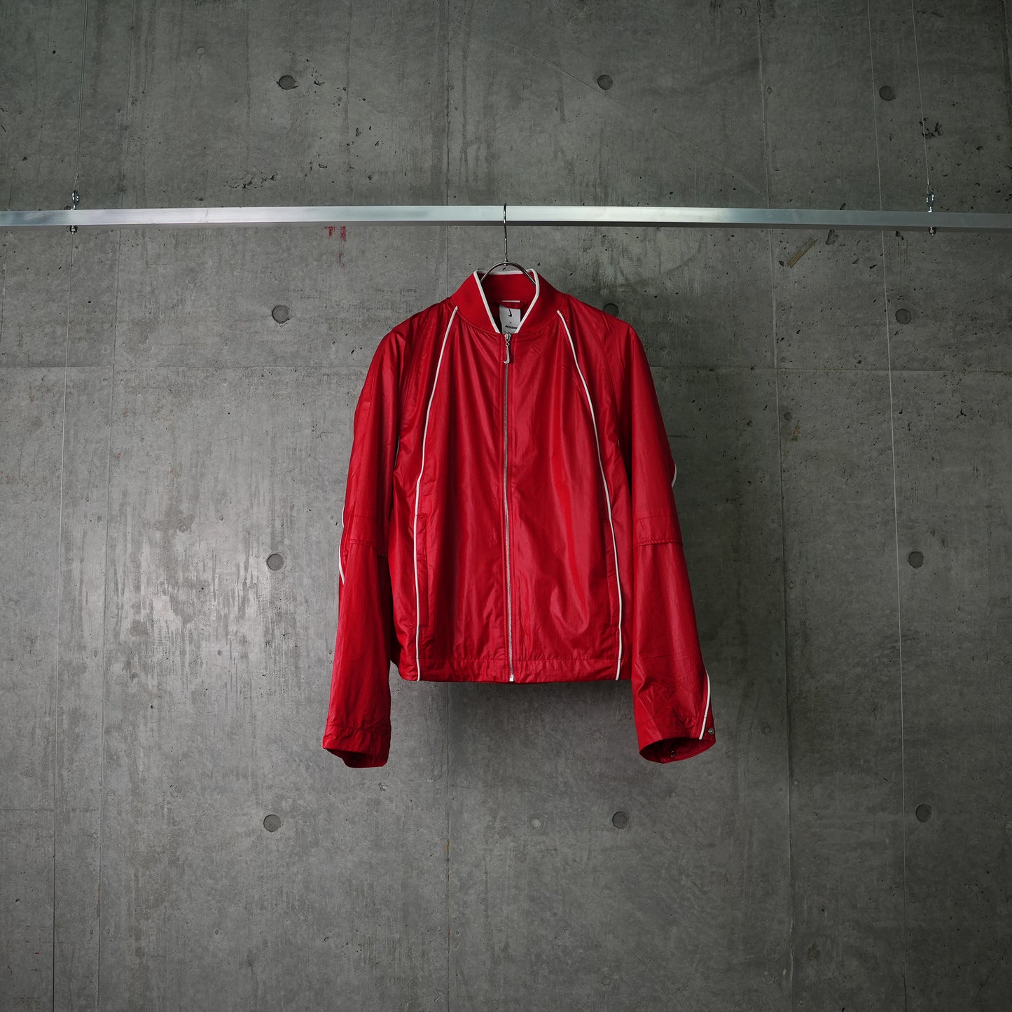 AS U NRG JACQUEMUS TRACK JKT / 642:MYSTIC RED/WHITE