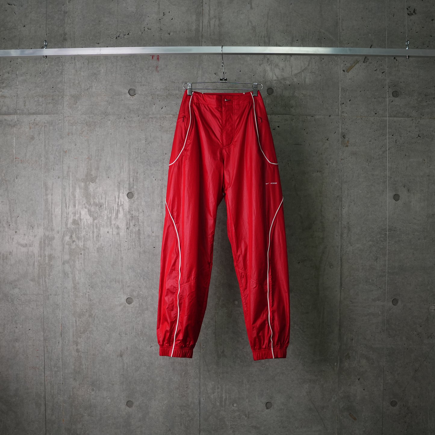 AS U NRG JACQUEMUS TRACK PANT / 642:MYSTIC RED/WHITE