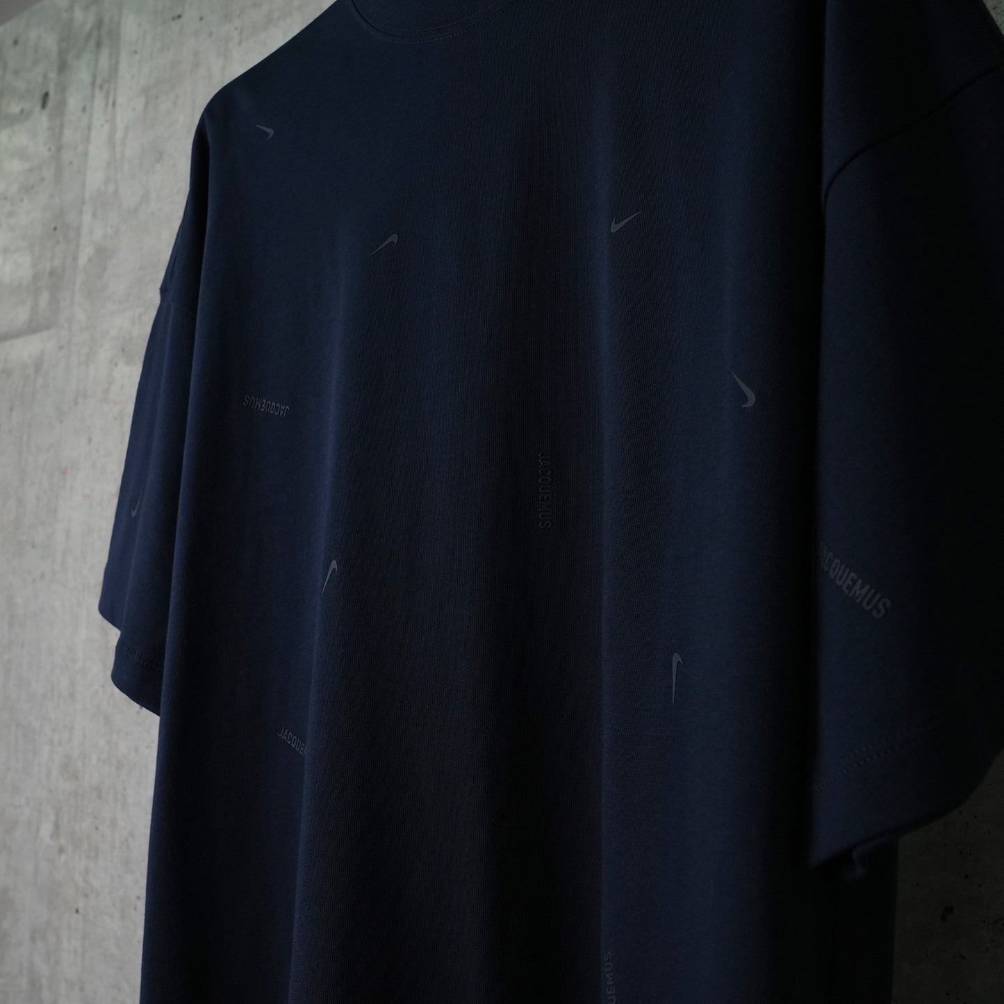 AS U NRG JACQUEMUS SS TEE / 475:DARK OBSIDIAN