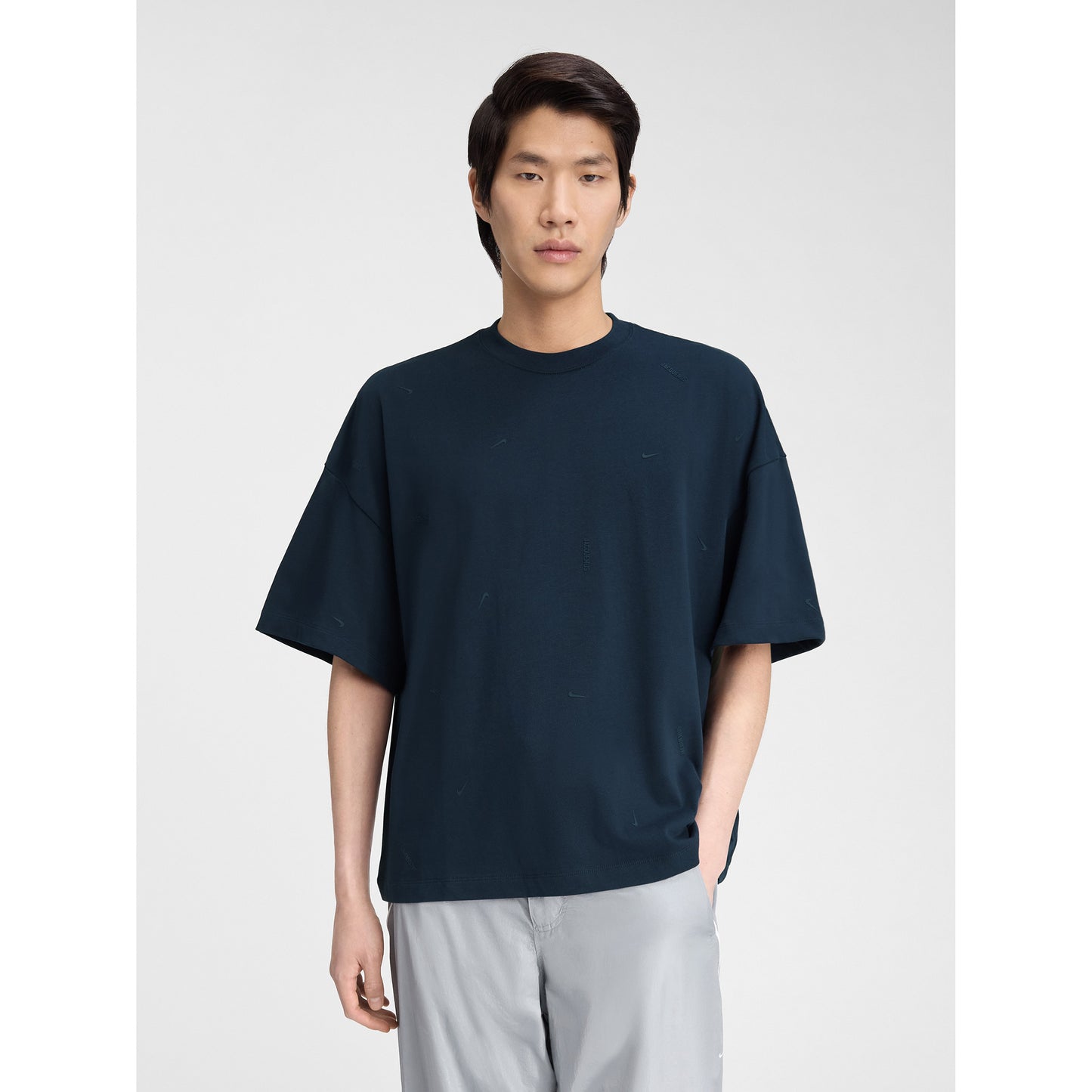 AS U NRG JACQUEMUS SS TEE / 475:DARK OBSIDIAN