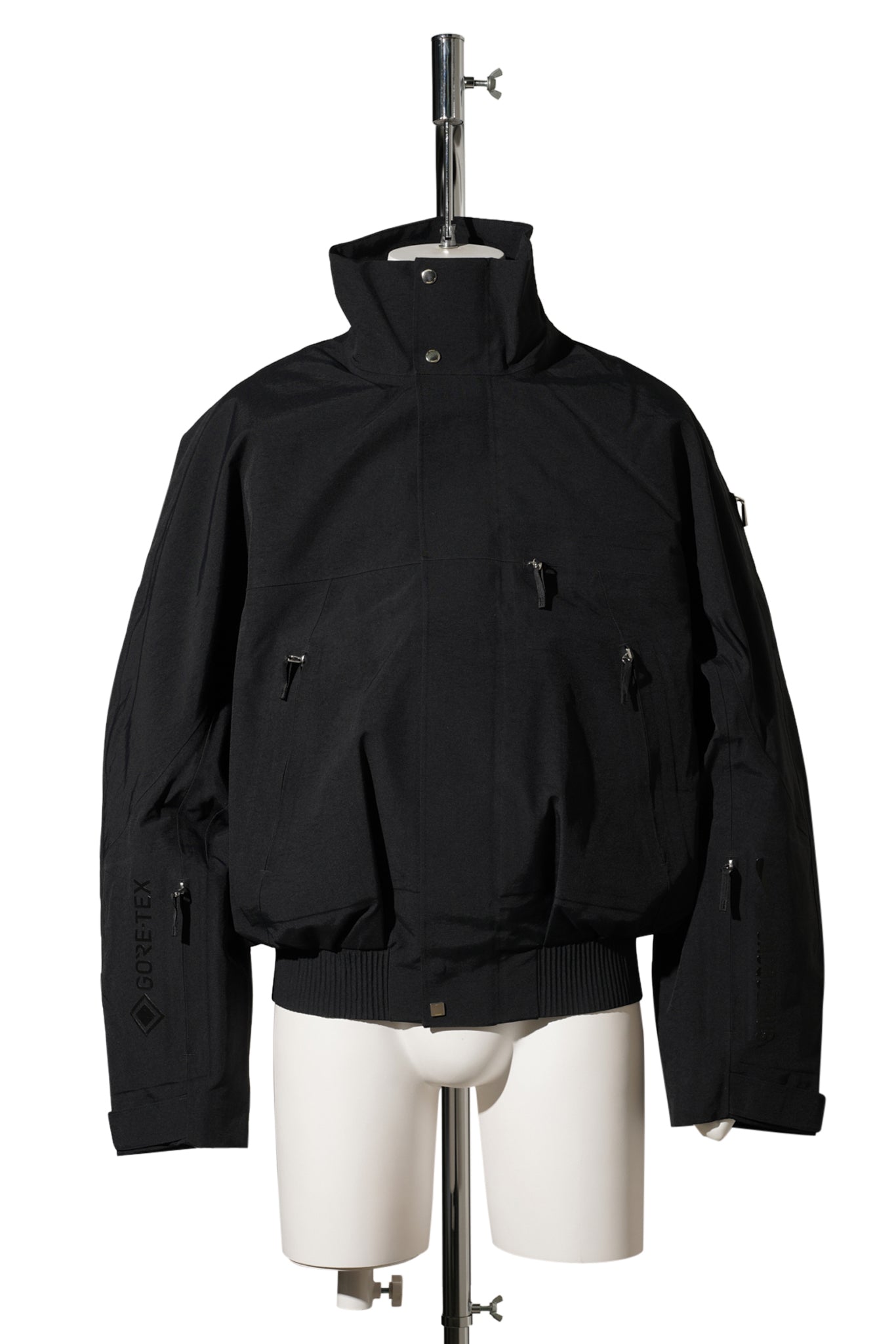 U NRG JACQUEMUS GTX 2N1 JKT / 010:BLACK/LT OREWOOD BRN