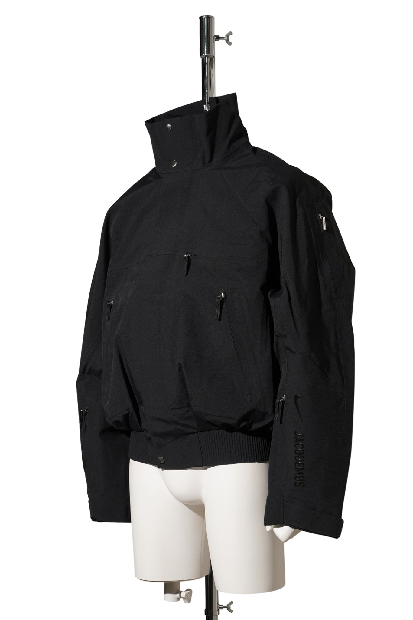 U NRG JACQUEMUS GTX 2N1 JKT / 010:BLACK/LT OREWOOD BRN