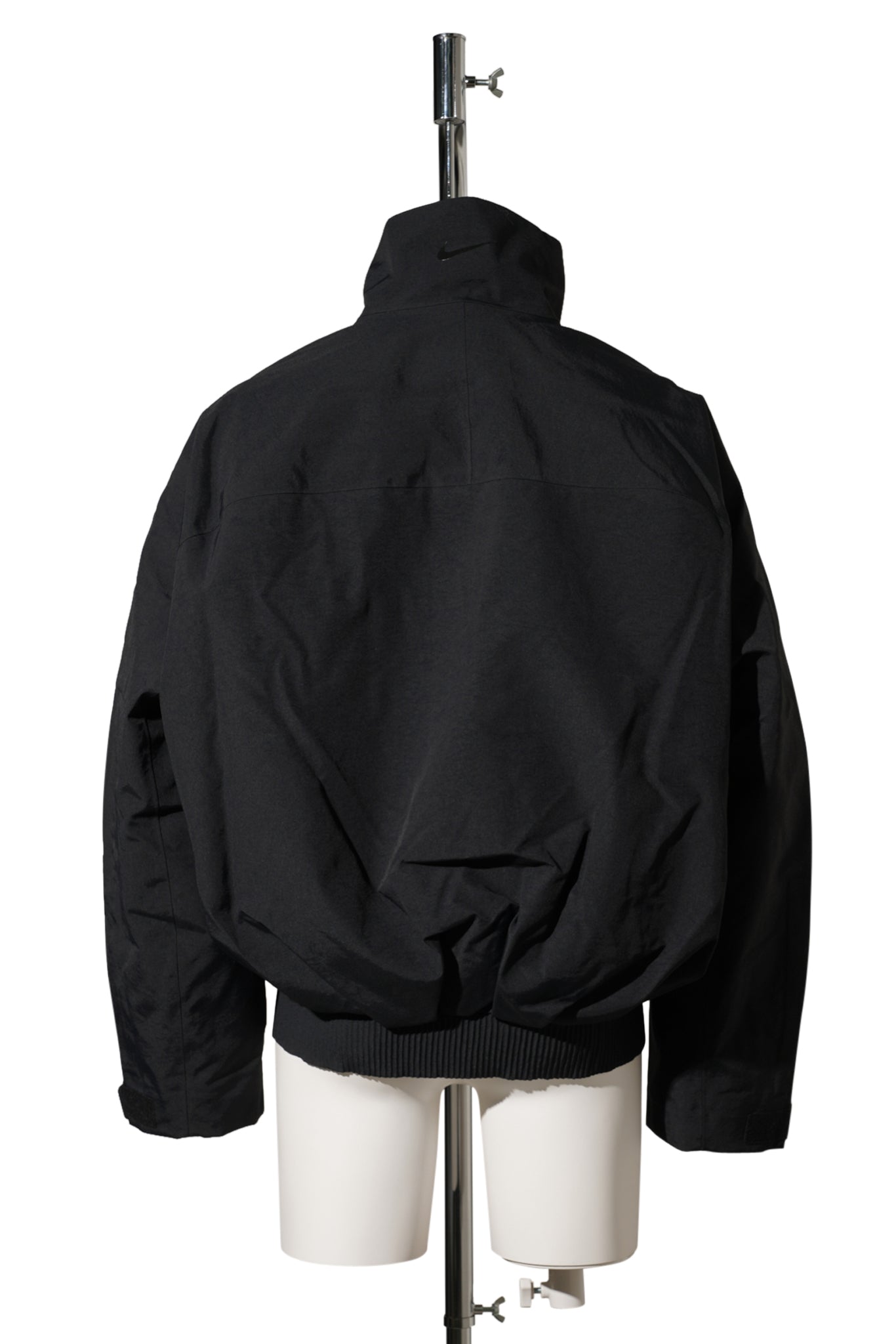 U NRG JACQUEMUS GTX 2N1 JKT / 010:BLACK/LT OREWOOD BRN