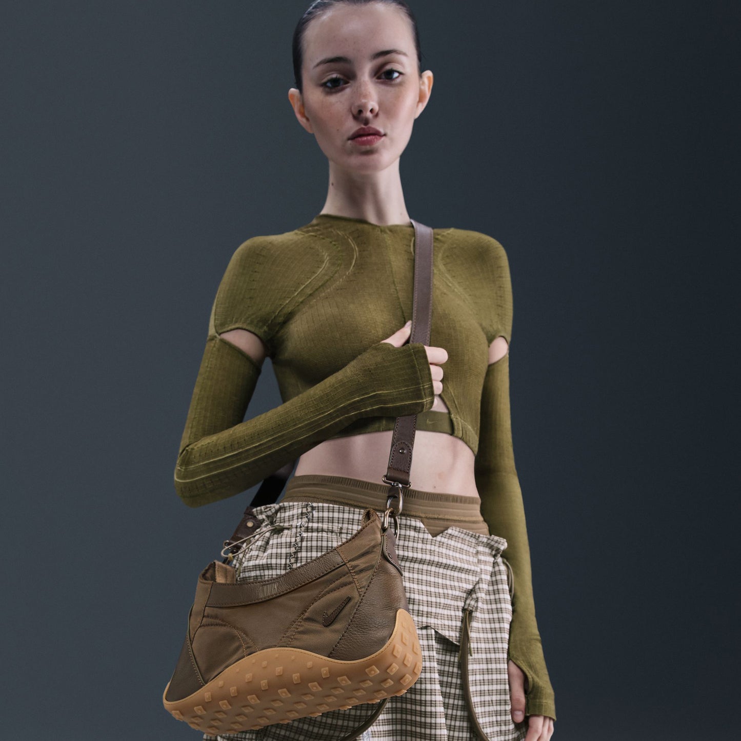 NIKE WOMEN’S NRG KNWLS RAZR RUN BAG / YUKON BROWN/ALE BROWN/YUKON BROWN