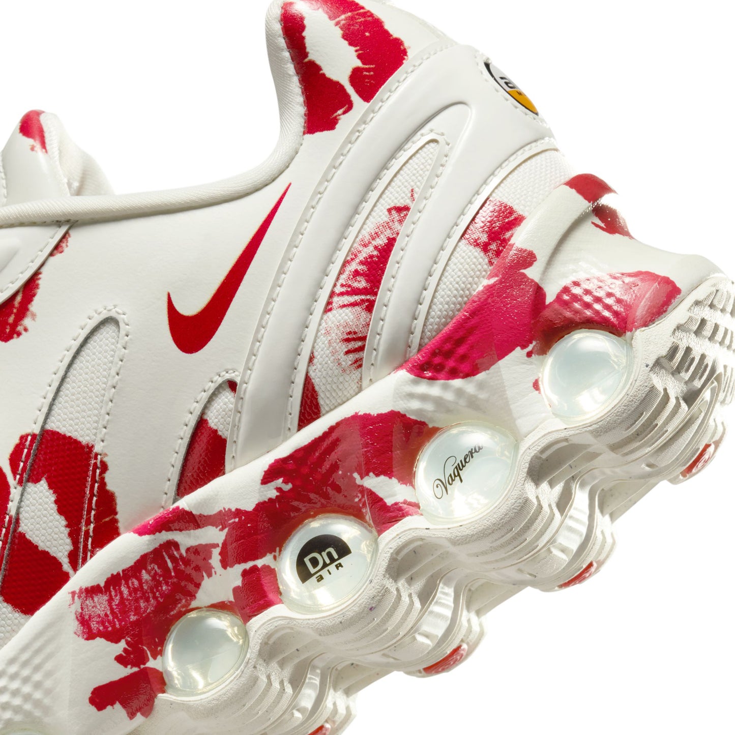 NIKE x VAQUERA W AIR MAX DN8 VQ SP / 100:SAIL/PRIME RED-SAIL-BLACK