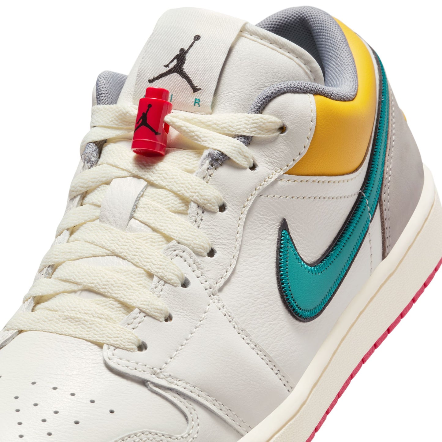 AIR JORDAN 1 LOW PRM / 133:SAIL/BRAVE BLUE-CASHMERE