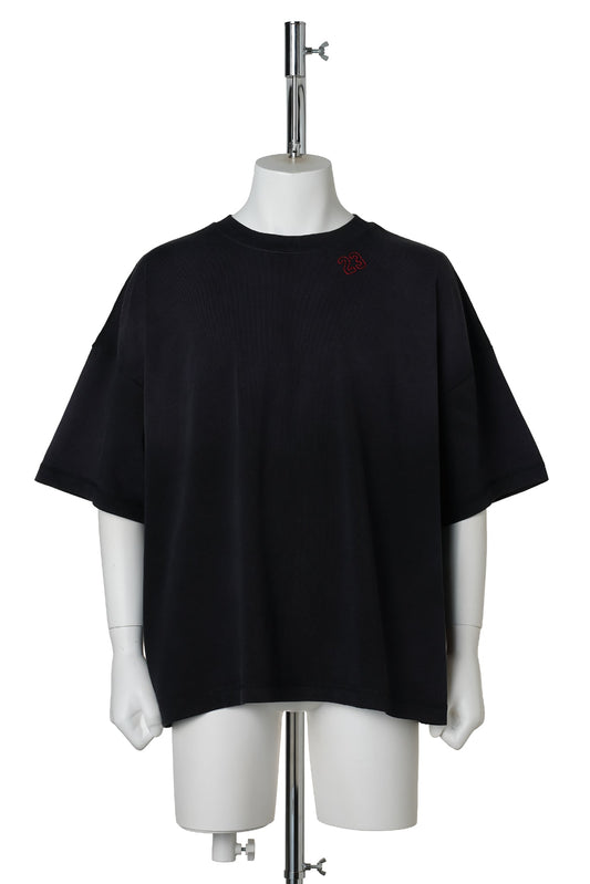 JORDAN NB HOODIE PACK NEWS S/S T-SHIRT FA26 / 010:BLACK/SAIL/VARSITY RED