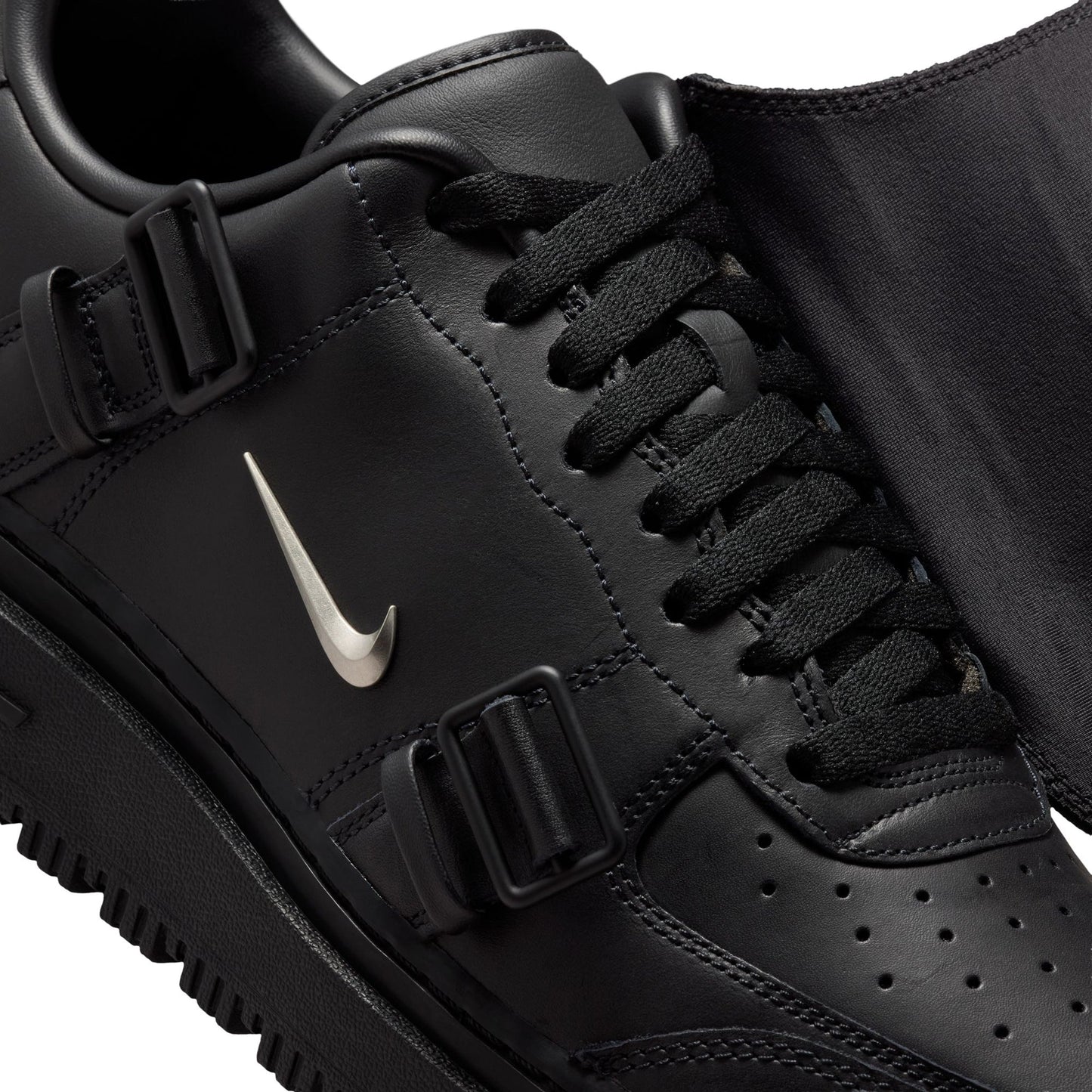 AIR FORCE 1 LUXE / 010:BLACK/METALLIC SILVER