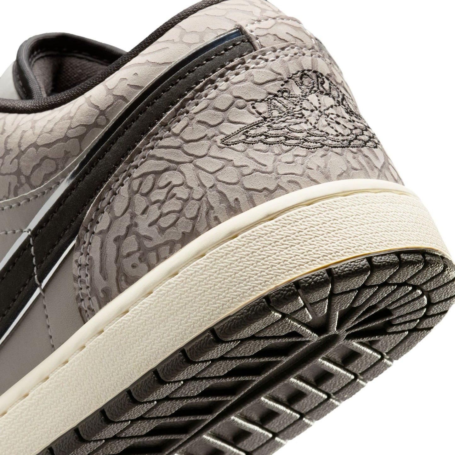 AIR JORDAN 1 LOW SE V2 / 100:SAIL/GAME ROYAL-DEEP PEWTER