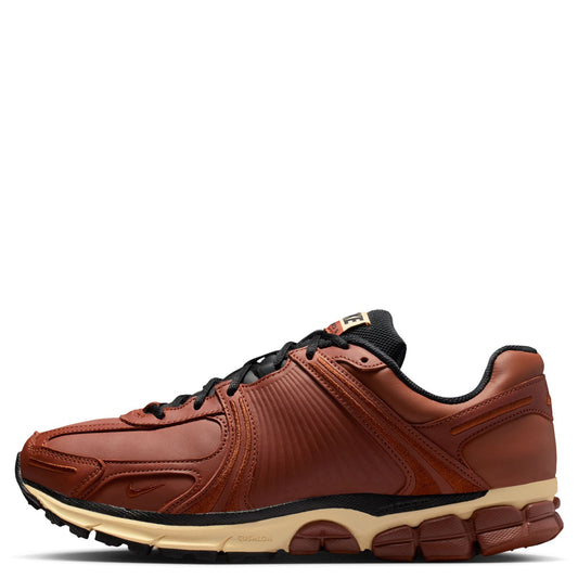 NIKE ZOOM VOMERO 5 QS / 200:PONY/SAIL-DARK RUSSET
