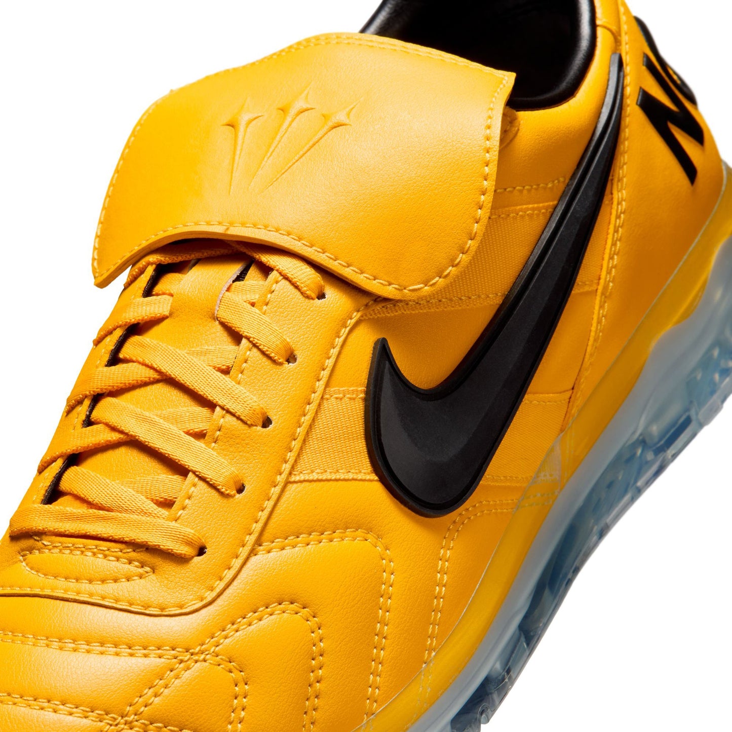 Canada x NOCTA NIKE CRYO SHOT NCT / 700:UNIVERSITY GOLD/BLACK-WHITE