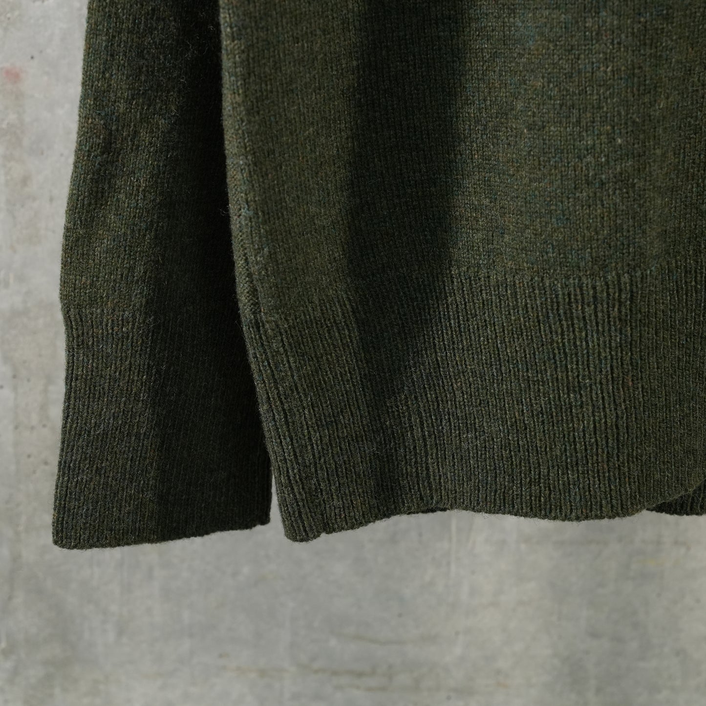 SHETLAND FEATHER CREWNECK / THORN