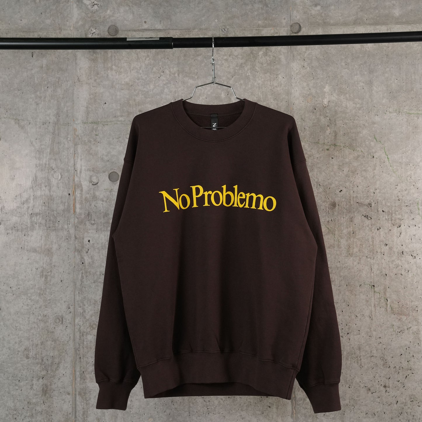 NO PROBLEMO SWEATSHIRT / BROWN