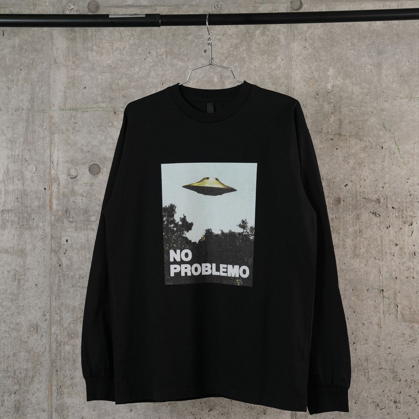 VISITORS LS TEE / BLACK