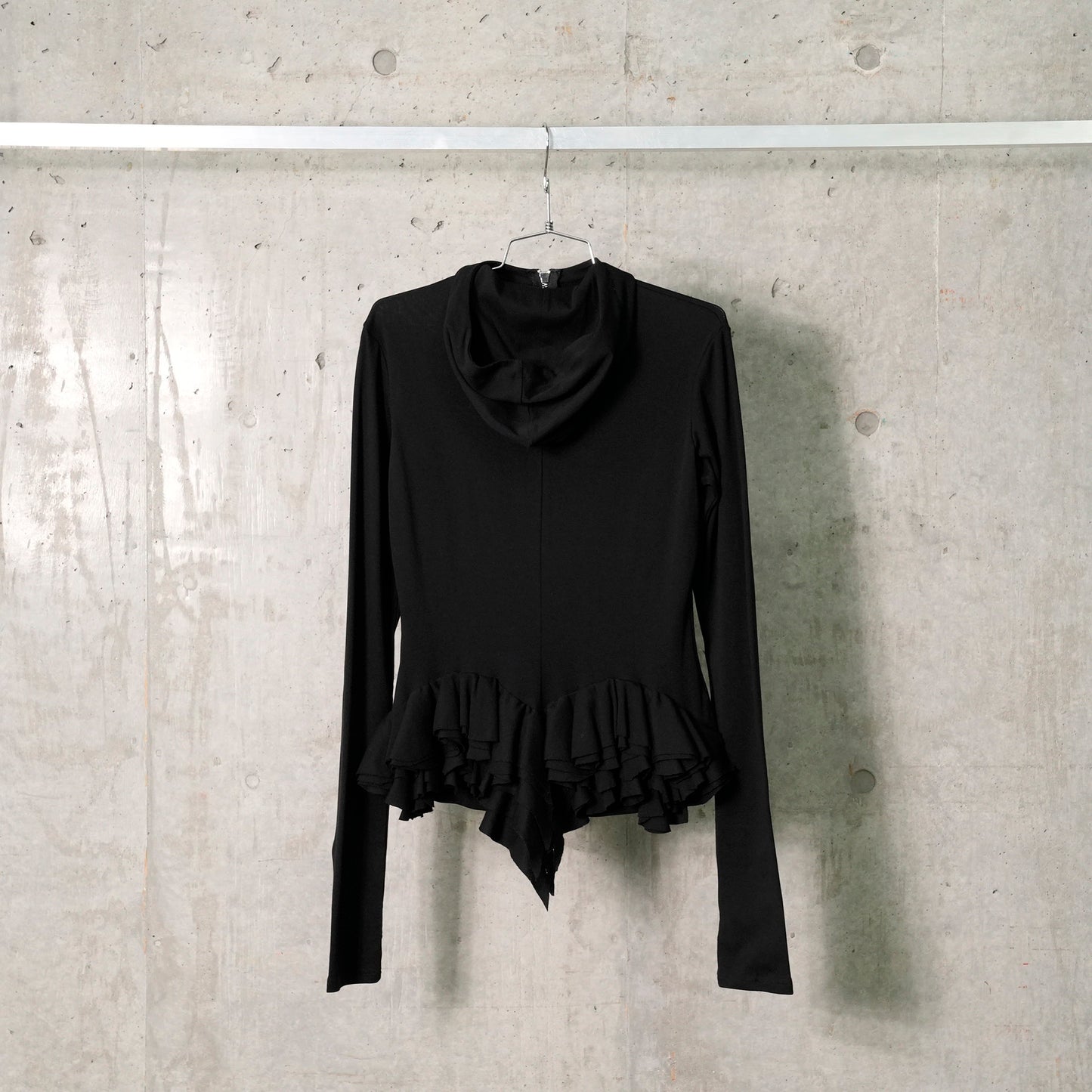 RUFFLE HOODED JACKET / BLACK