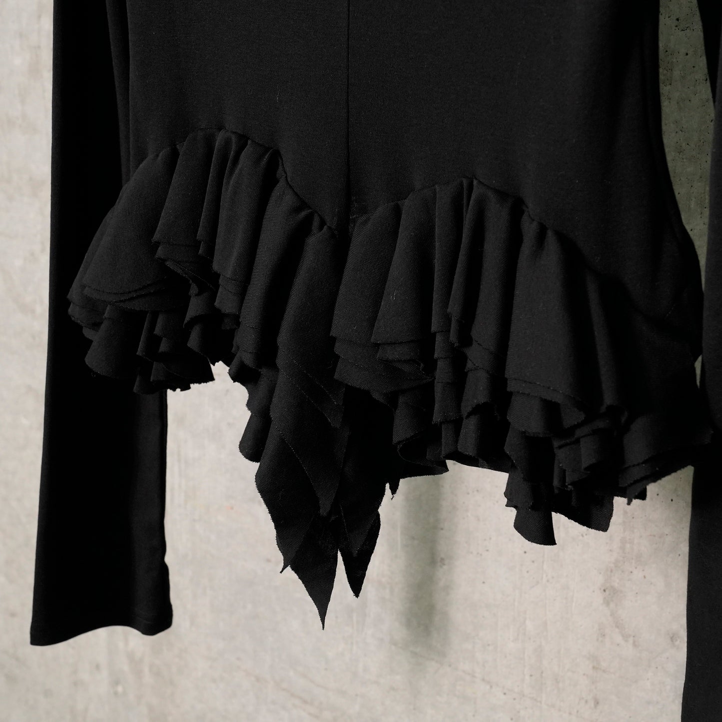 RUFFLE HOODED JACKET / BLACK