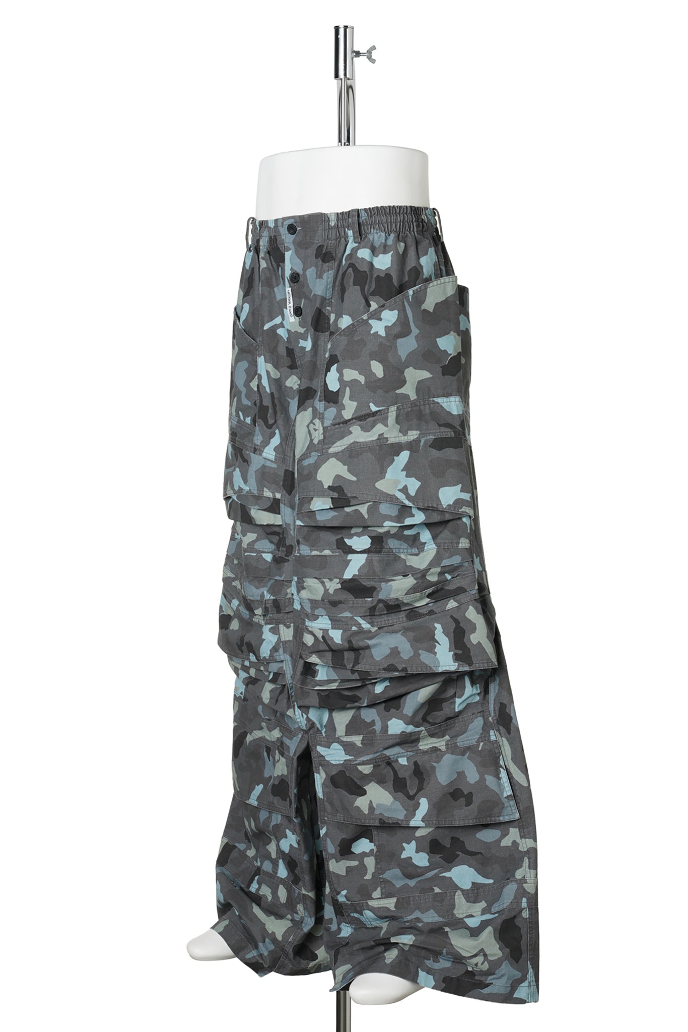SPLOTCHED CARGO PANTS / CAMOUFLAGE