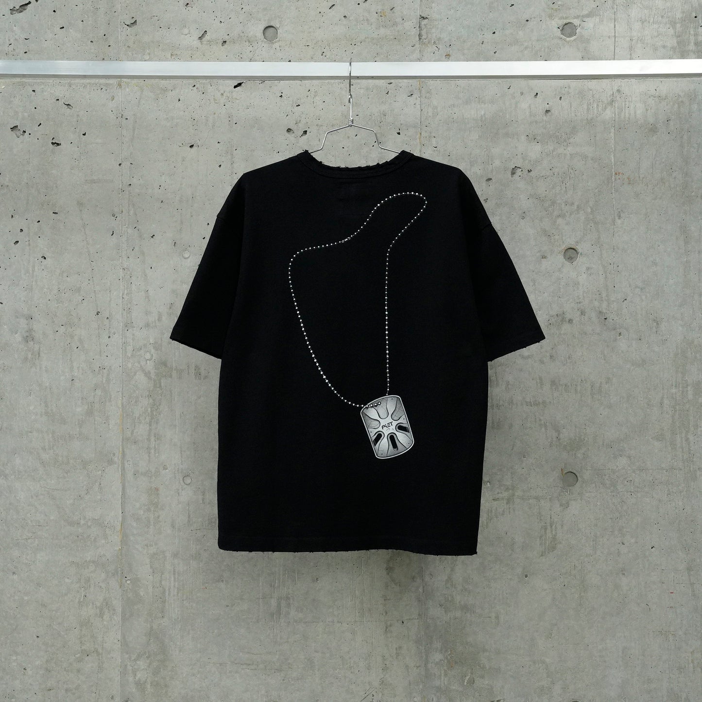 DOG TAG T-SHIRT / BLACK OUT