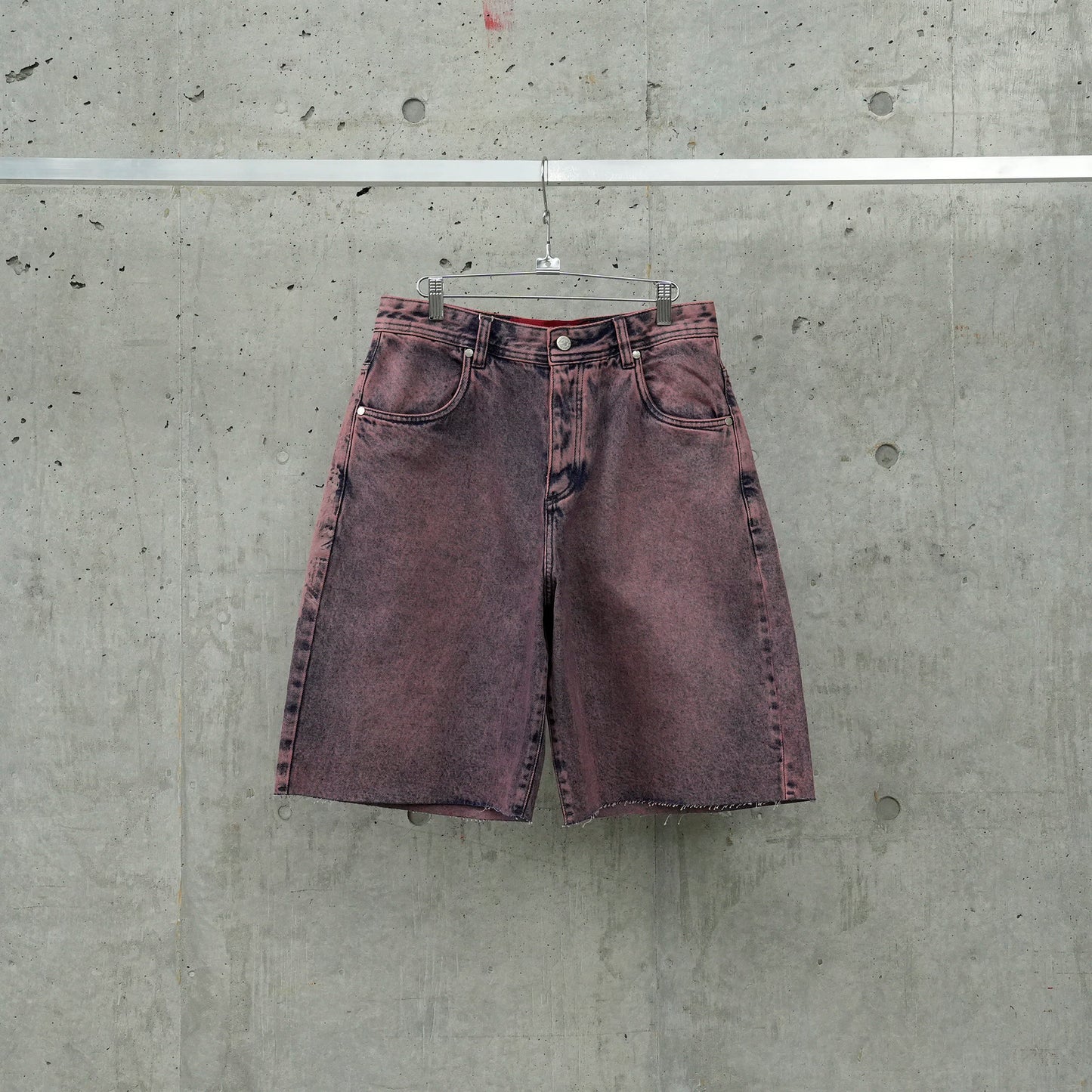 DISTRESSED DENIM SHORTS / FATHOM