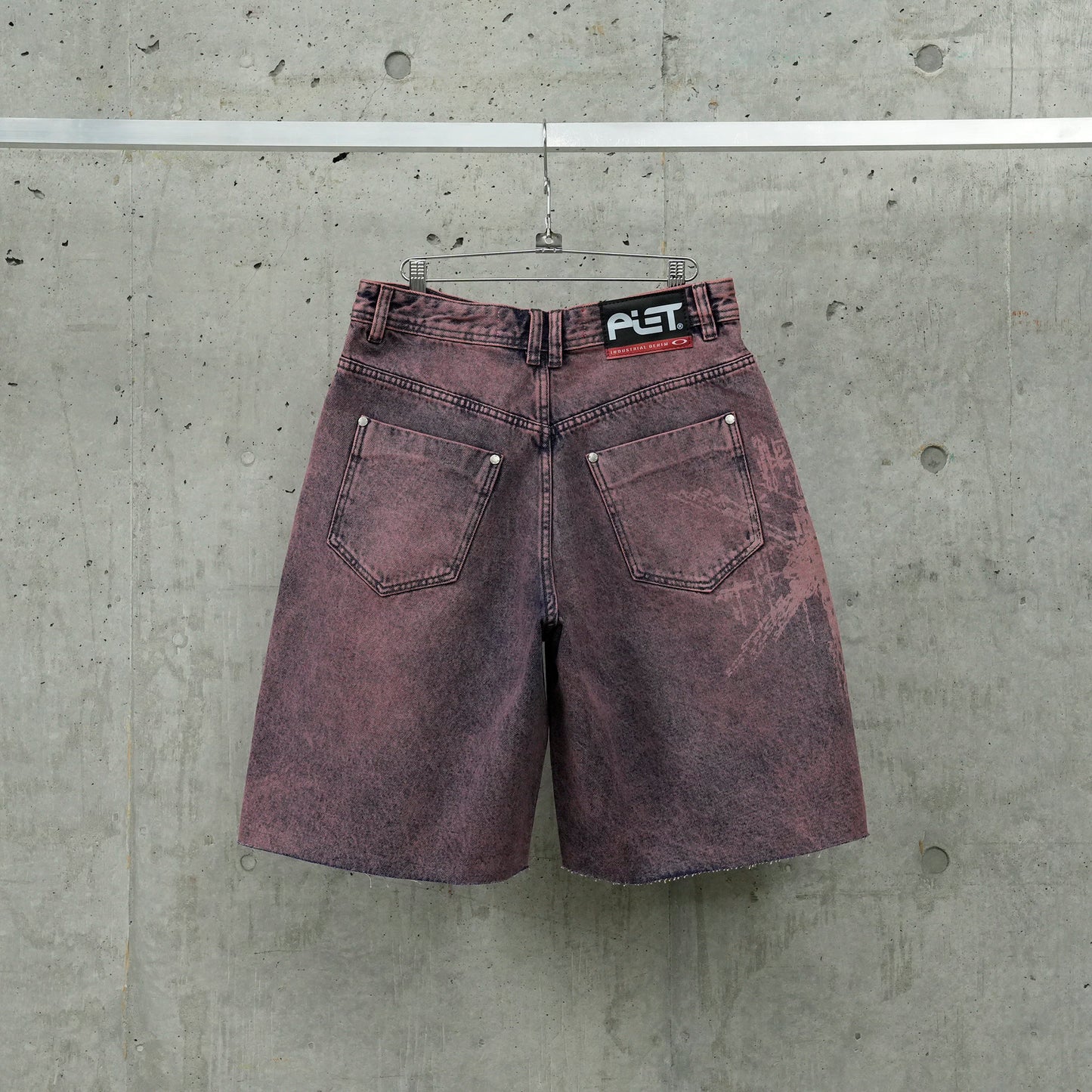 DISTRESSED DENIM SHORTS / FATHOM