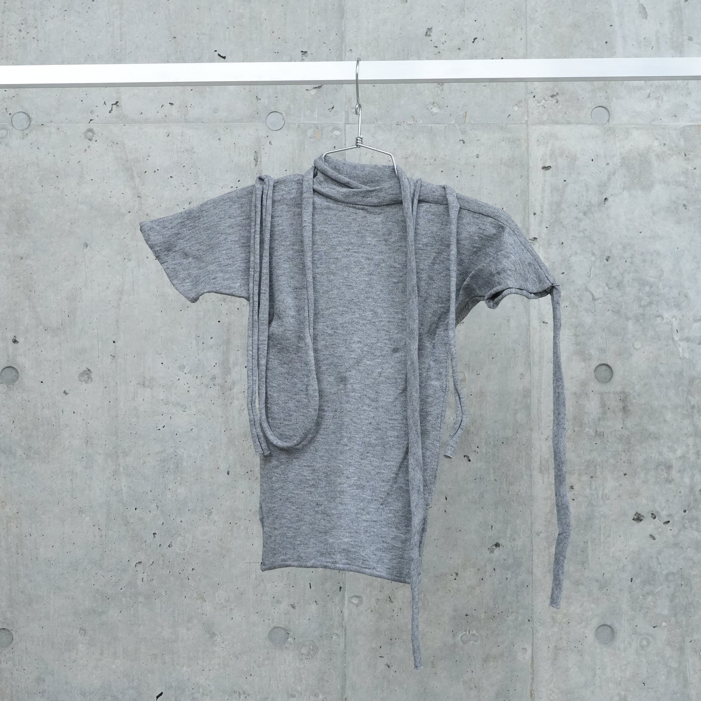 STRAP KNIT T-SHIRT / GREY