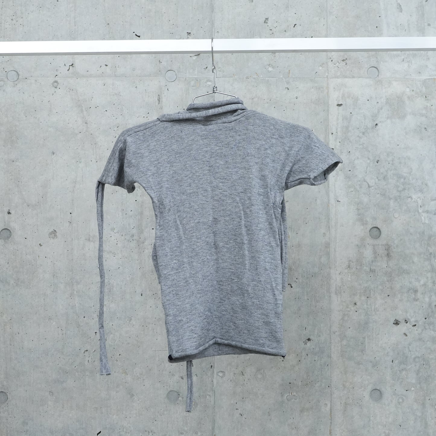 STRAP KNIT T-SHIRT / GREY