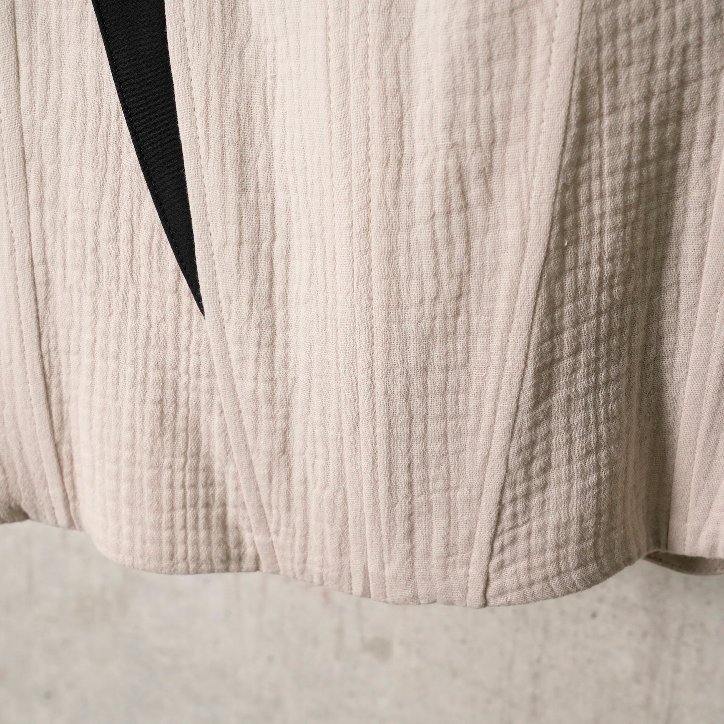 MOUSSELIN SUIT CORSAGE / STONE