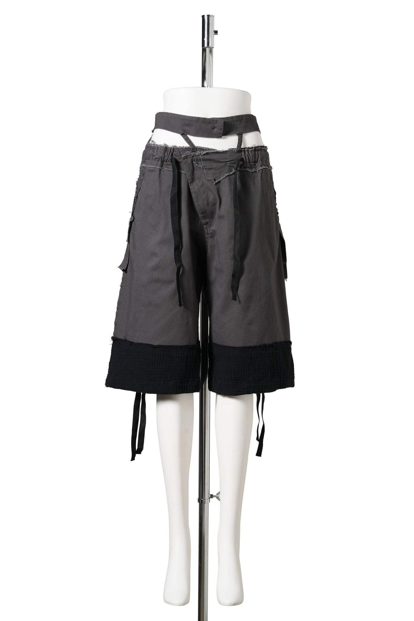 BAGGY CARGO SHORTS / BLACK/GREY