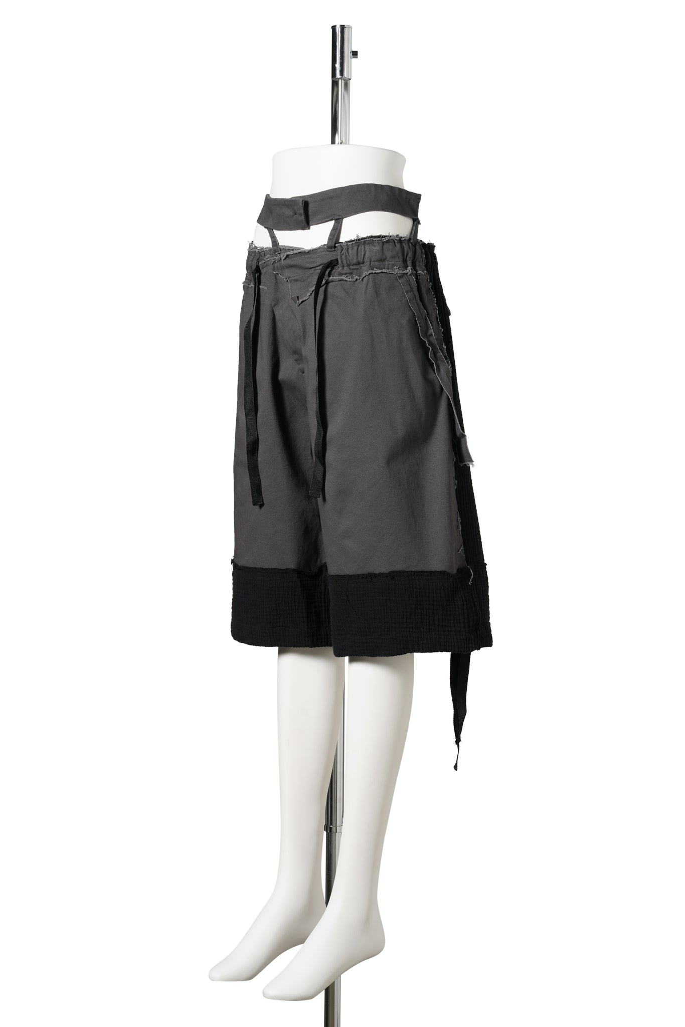 BAGGY CARGO SHORTS / BLACK/GREY