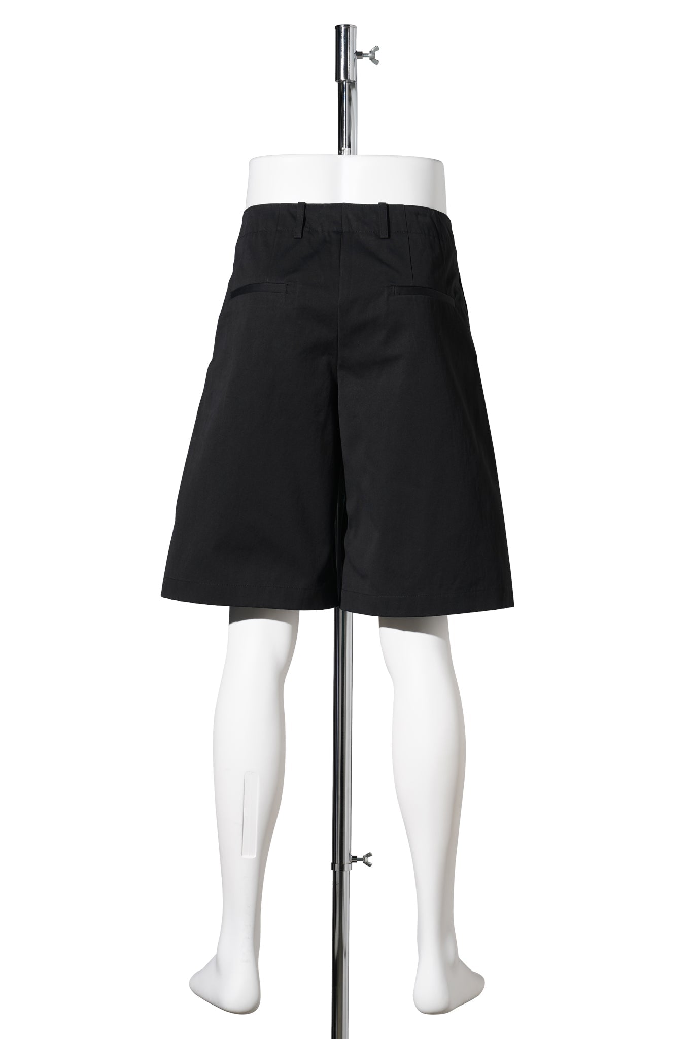 PONTE SHORTS / STUDIO BLACK MICRO CANVAS