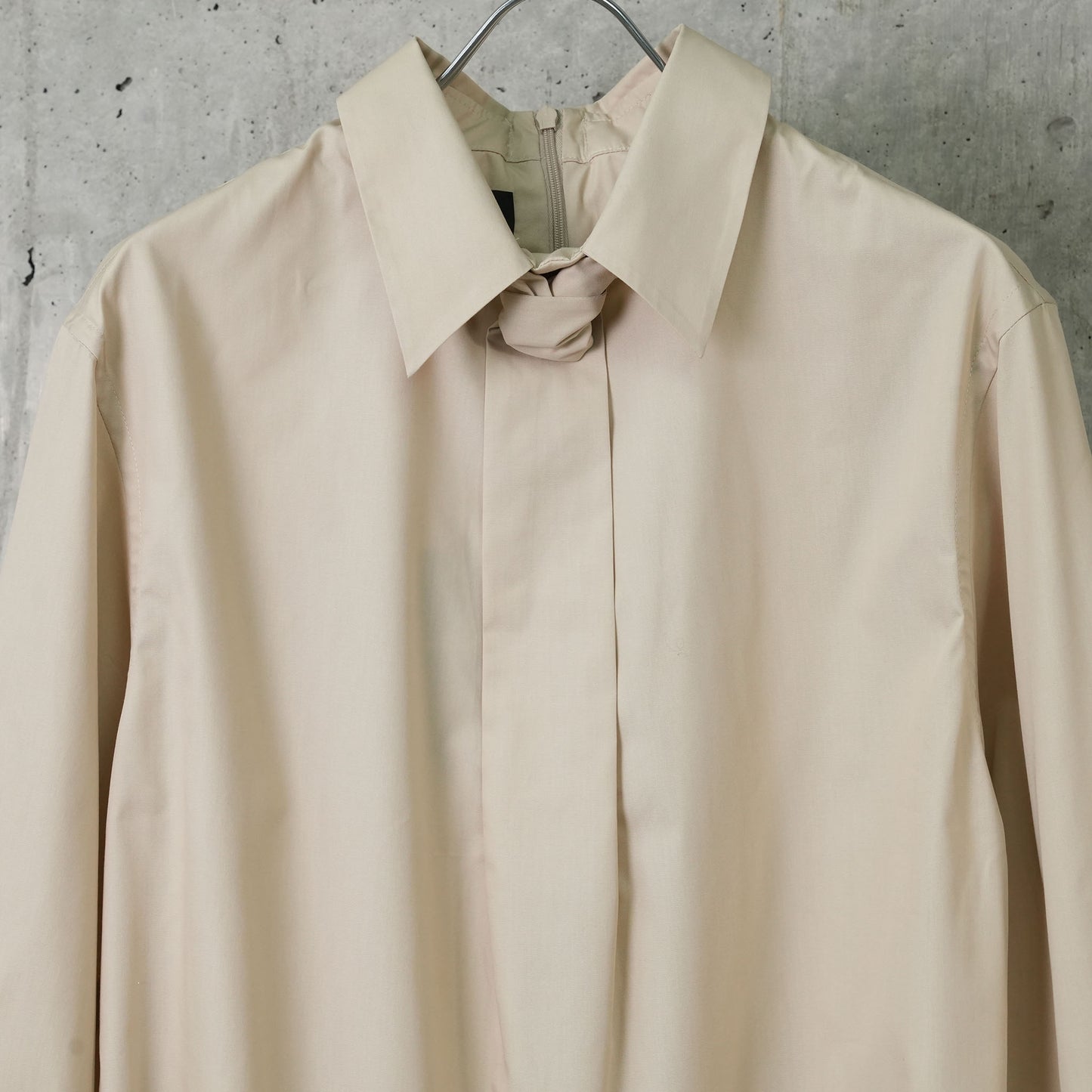 VANISHING TIE SHIRT / BEIGE