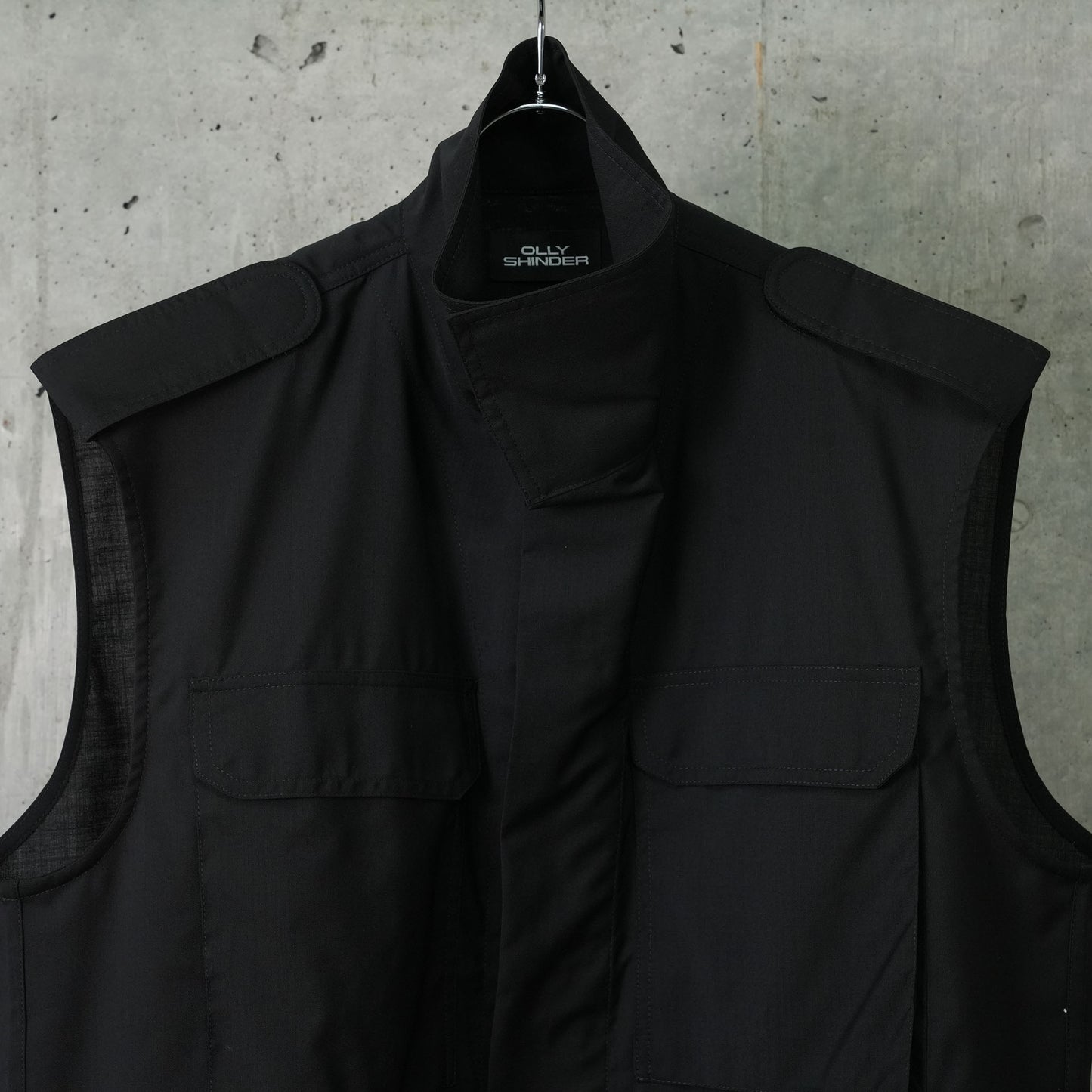 SLEEVELESS WOOL OVERSHIRT / BLACK