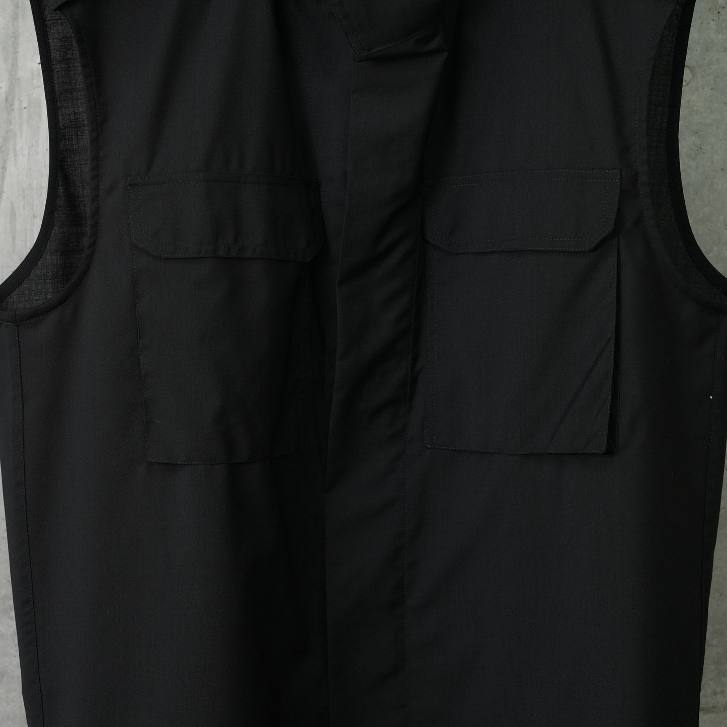 SLEEVELESS WOOL OVERSHIRT / BLACK