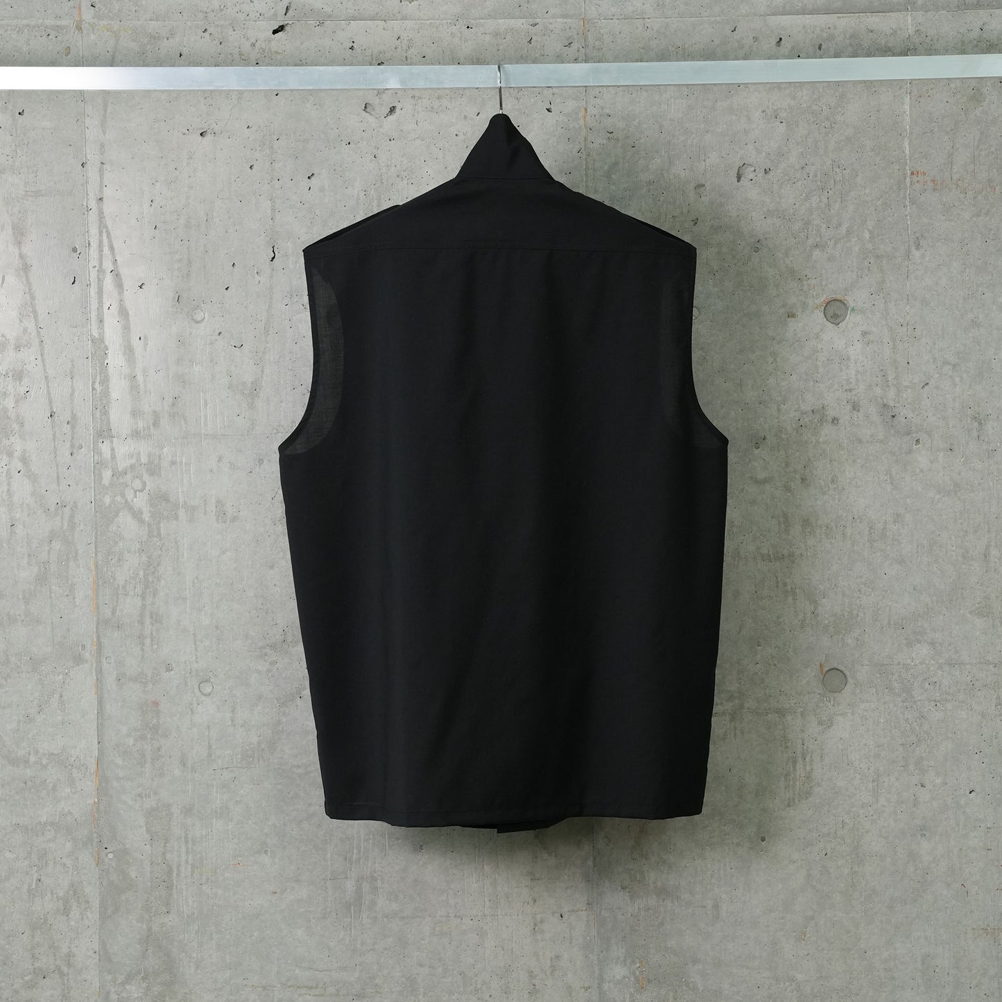 SLEEVELESS WOOL OVERSHIRT / BLACK