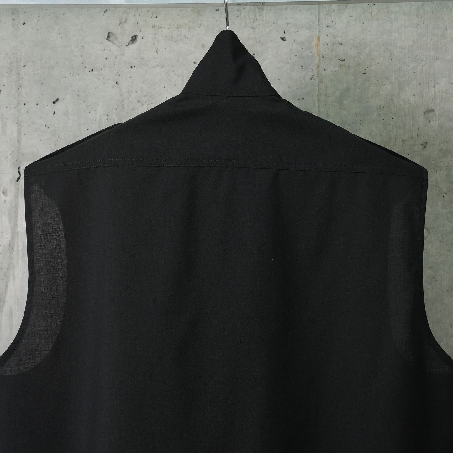 SLEEVELESS WOOL OVERSHIRT / BLACK