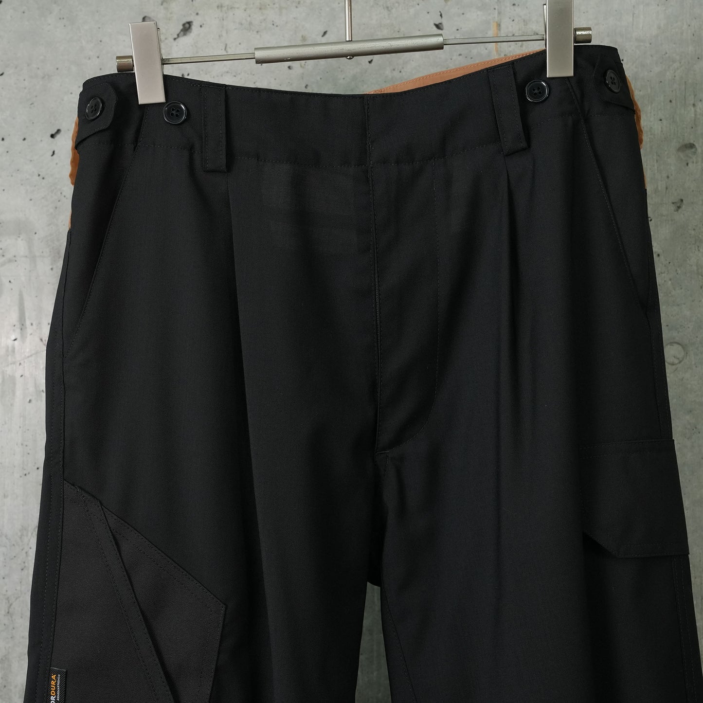 CARGO SUIT TROUSER WITH CORDURA KNIFE POCKET AND SHEER / BLACK/CHAMPAGNE