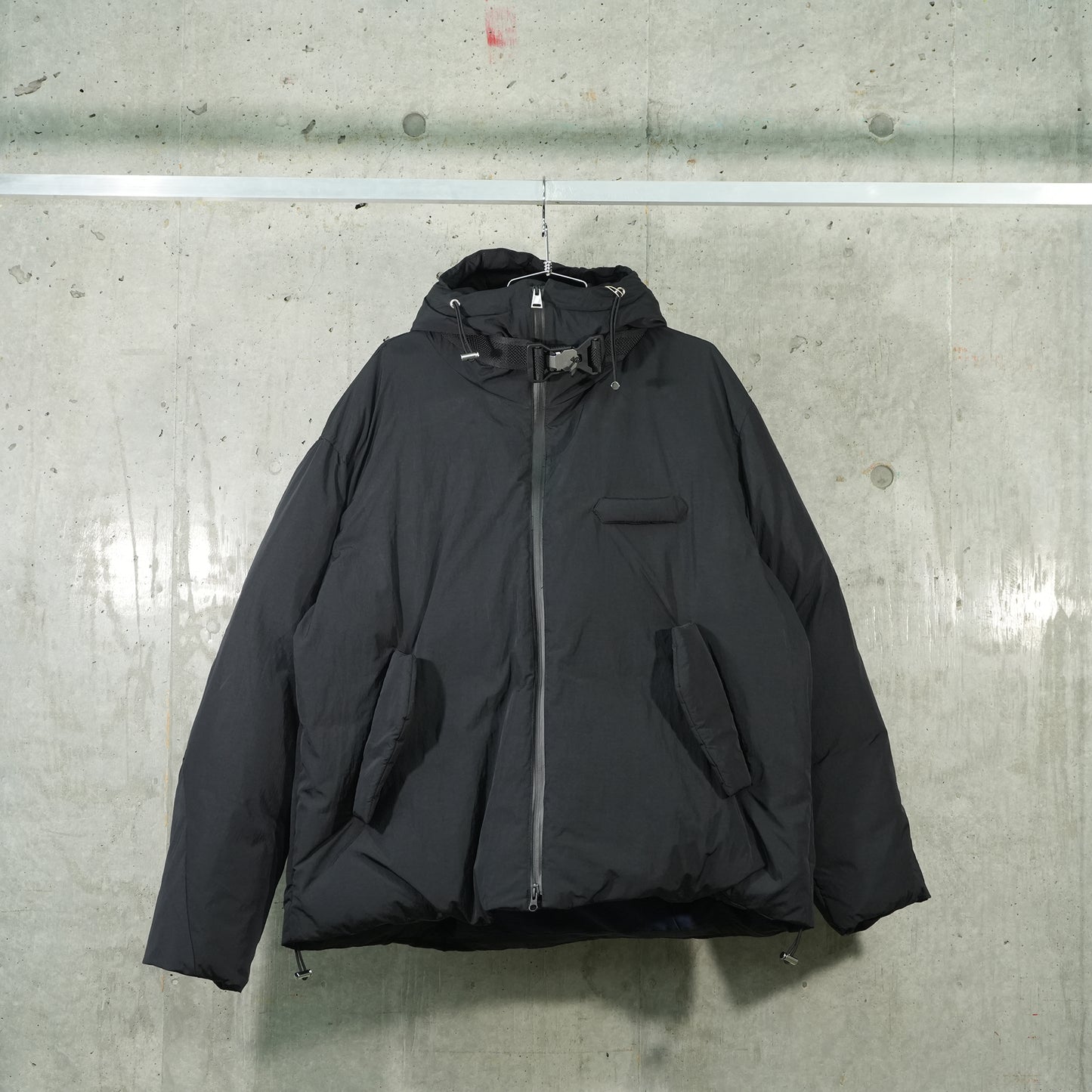 ASTRO PUFFER / BLACK