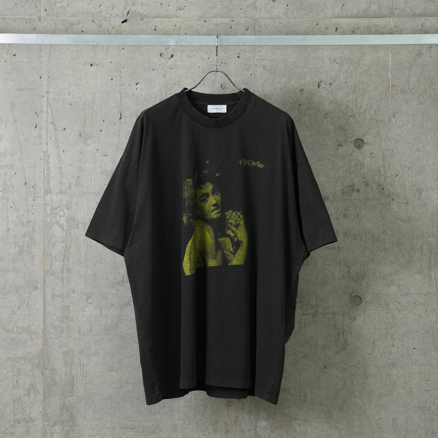 BLURRED BACCHUS OVER S/S TEE / 1065:BLACK/YELLOW