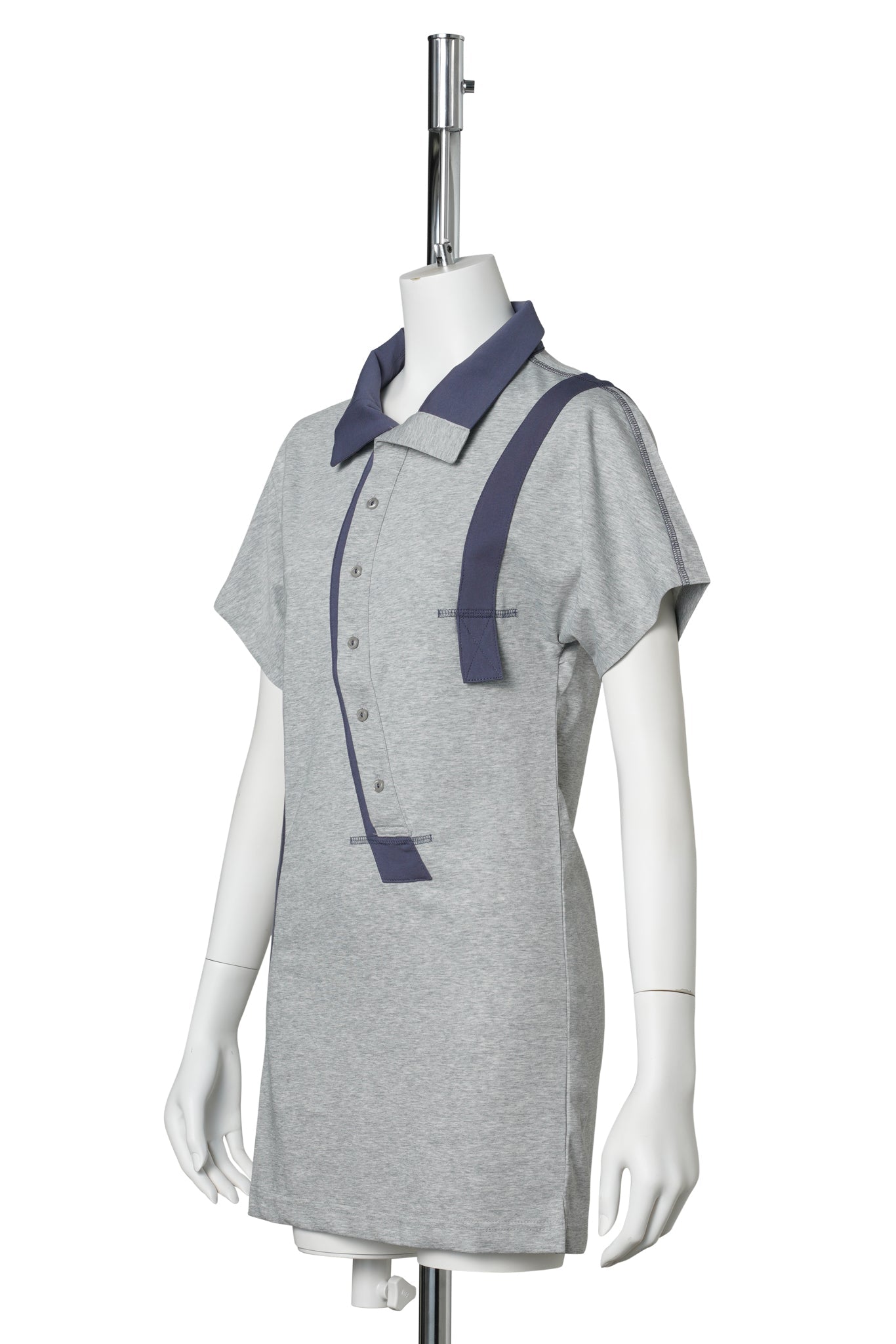 CURVED BUTTON PANEL TEE / GREY
