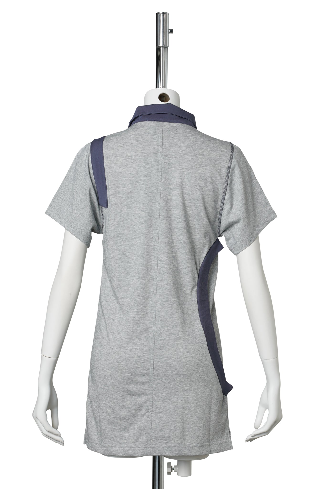 CURVED BUTTON PANEL TEE / GREY
