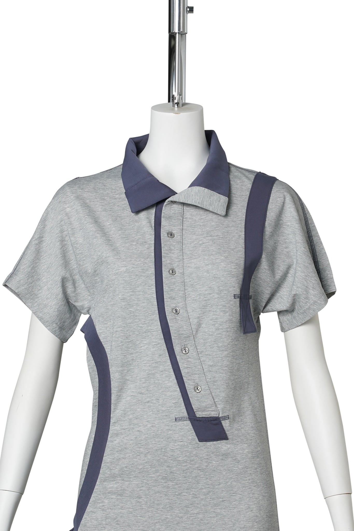 CURVED BUTTON PANEL TEE / GREY