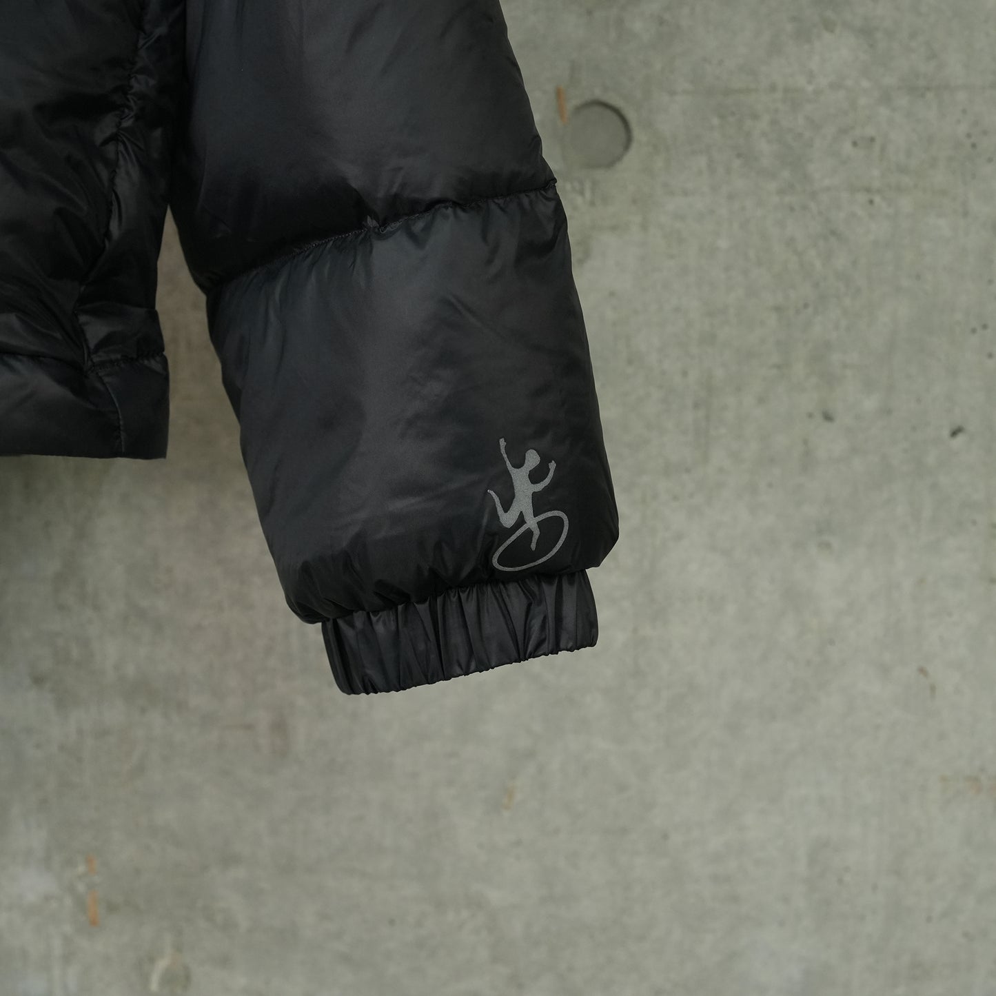 STREAM DOWN PUFFER JACKET / BLACK