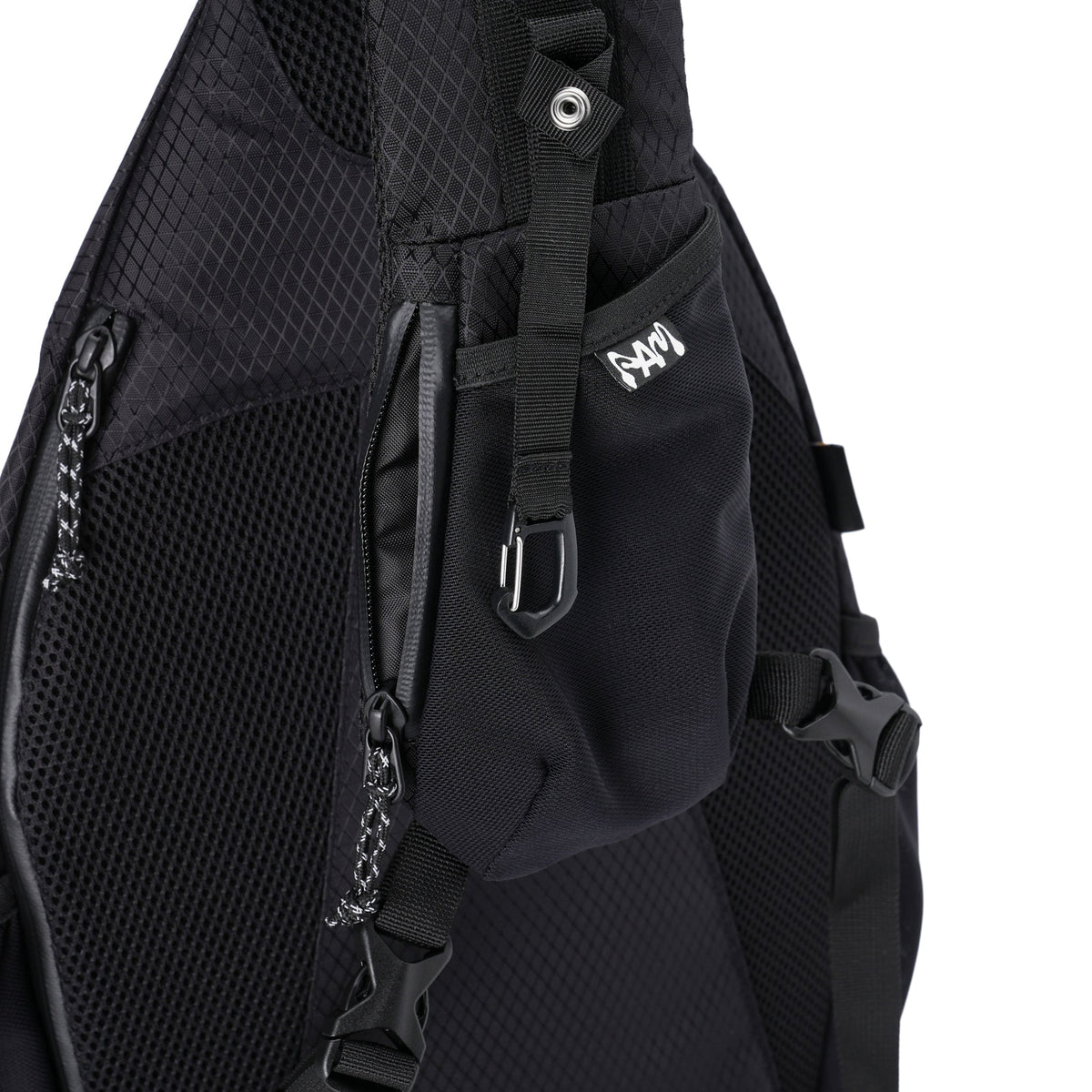 MAIN QUEST SLING BACKPACK / BLACK