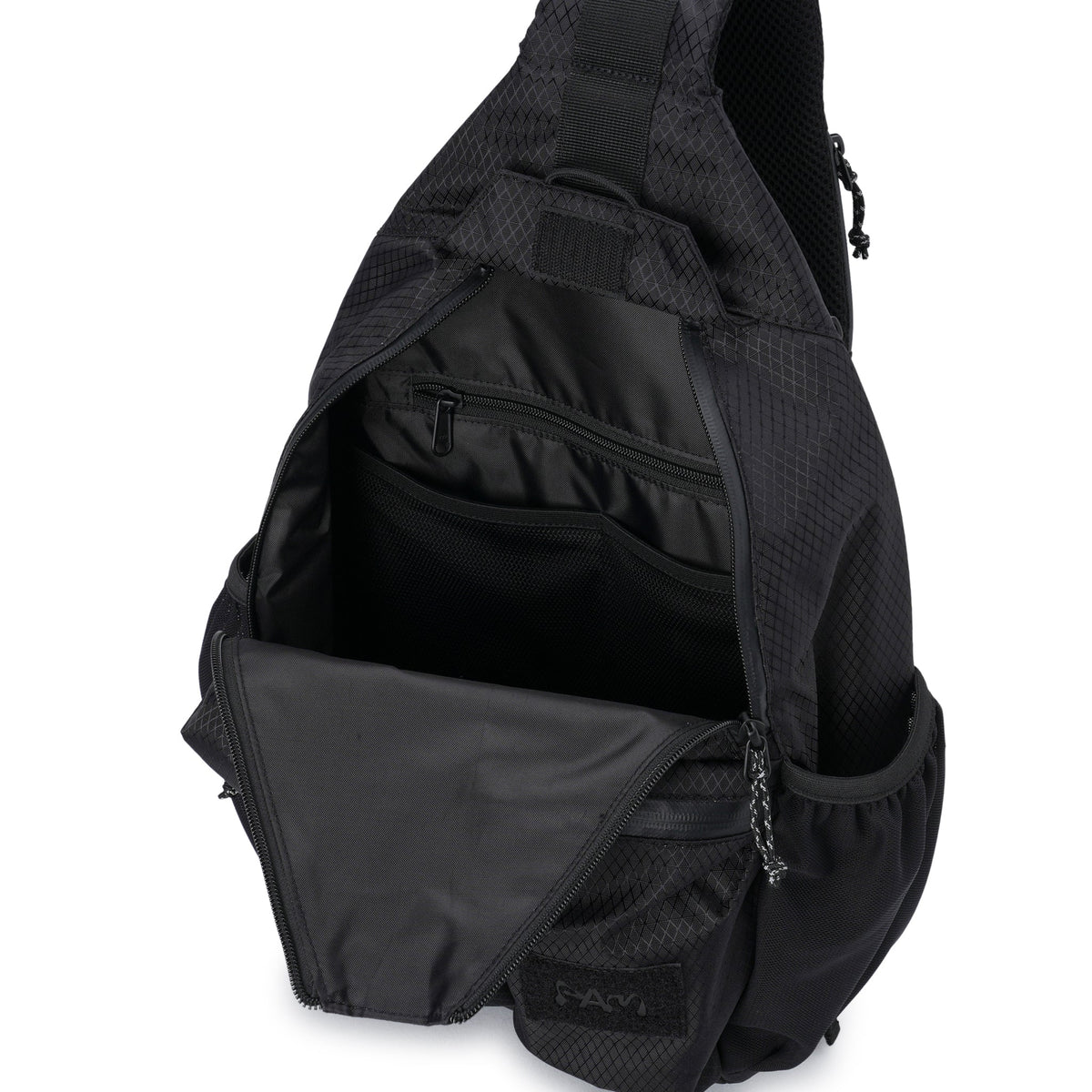 MAIN QUEST SLING BACKPACK / BLACK
