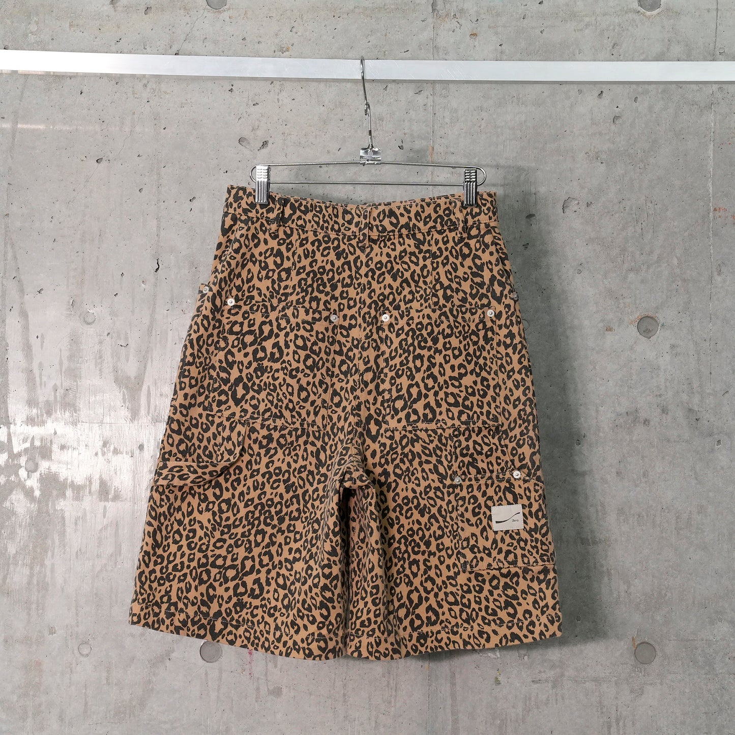 CARPENTER SHORTS / LEOPARD PRINT