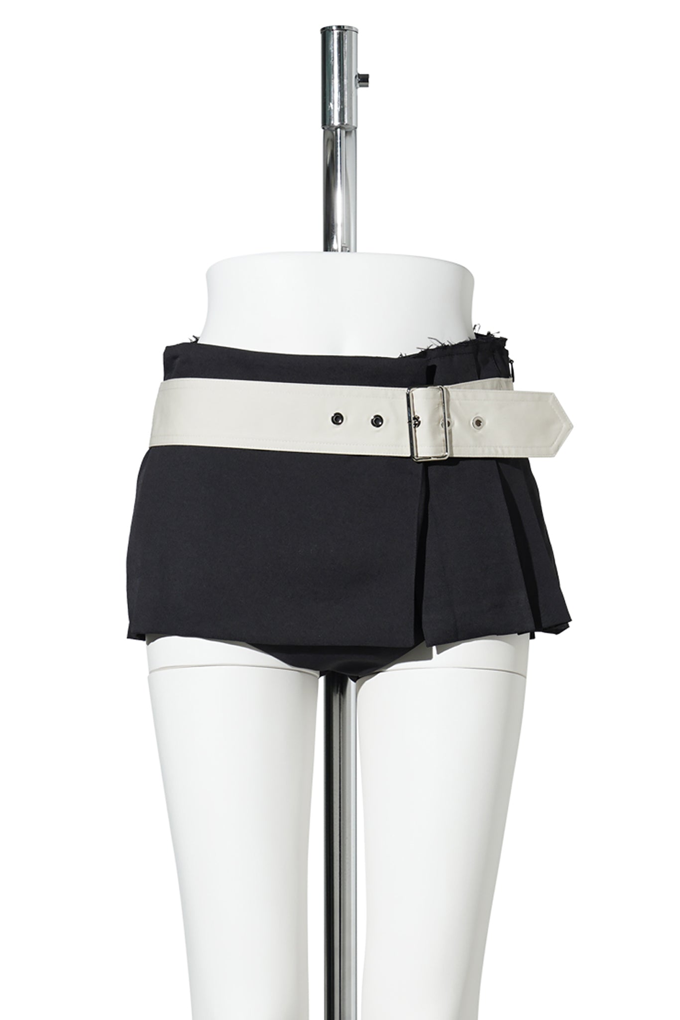 BLACK BELTED PLEATED SKORTS / BLACK