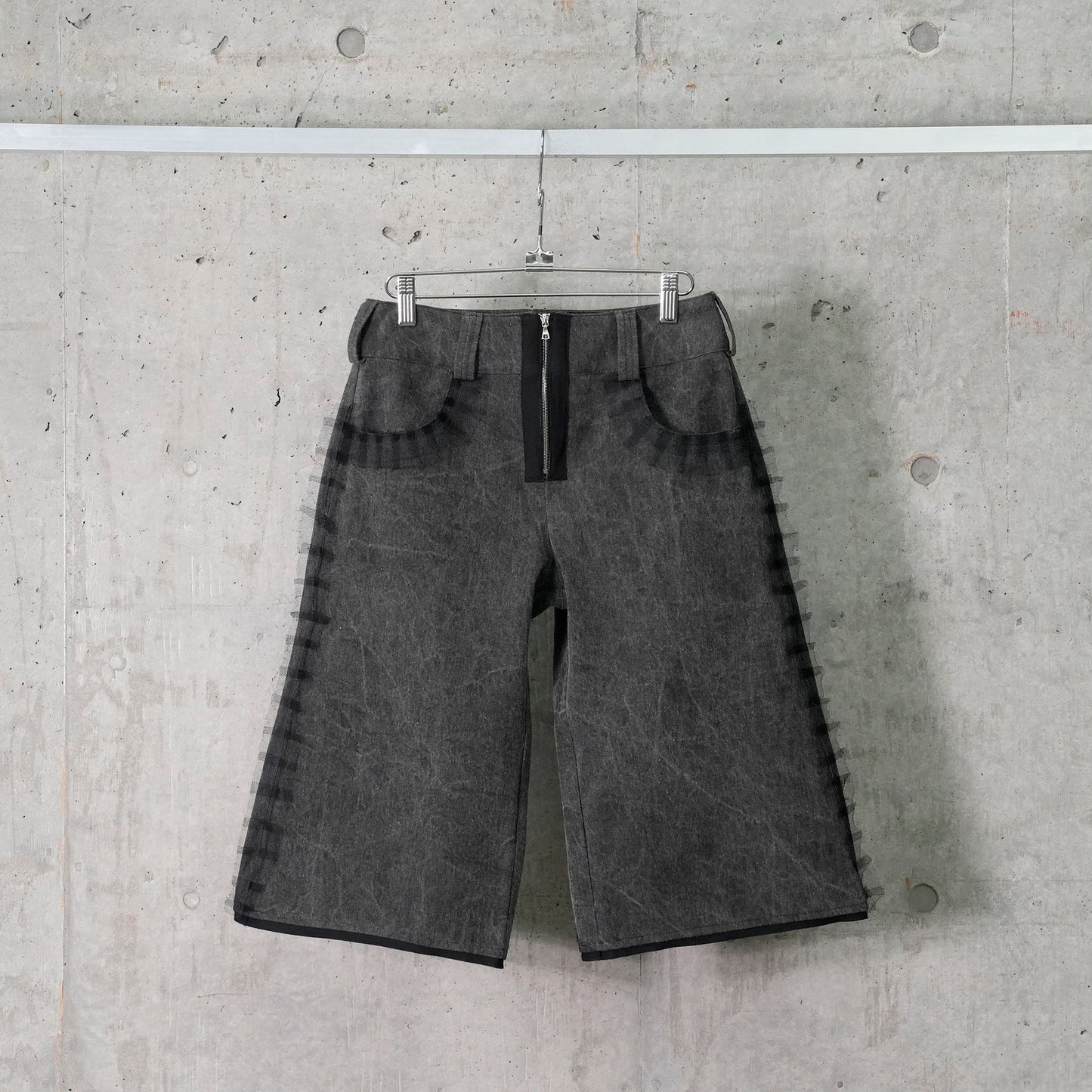 TULLE DENIM SHORTS / BLACK