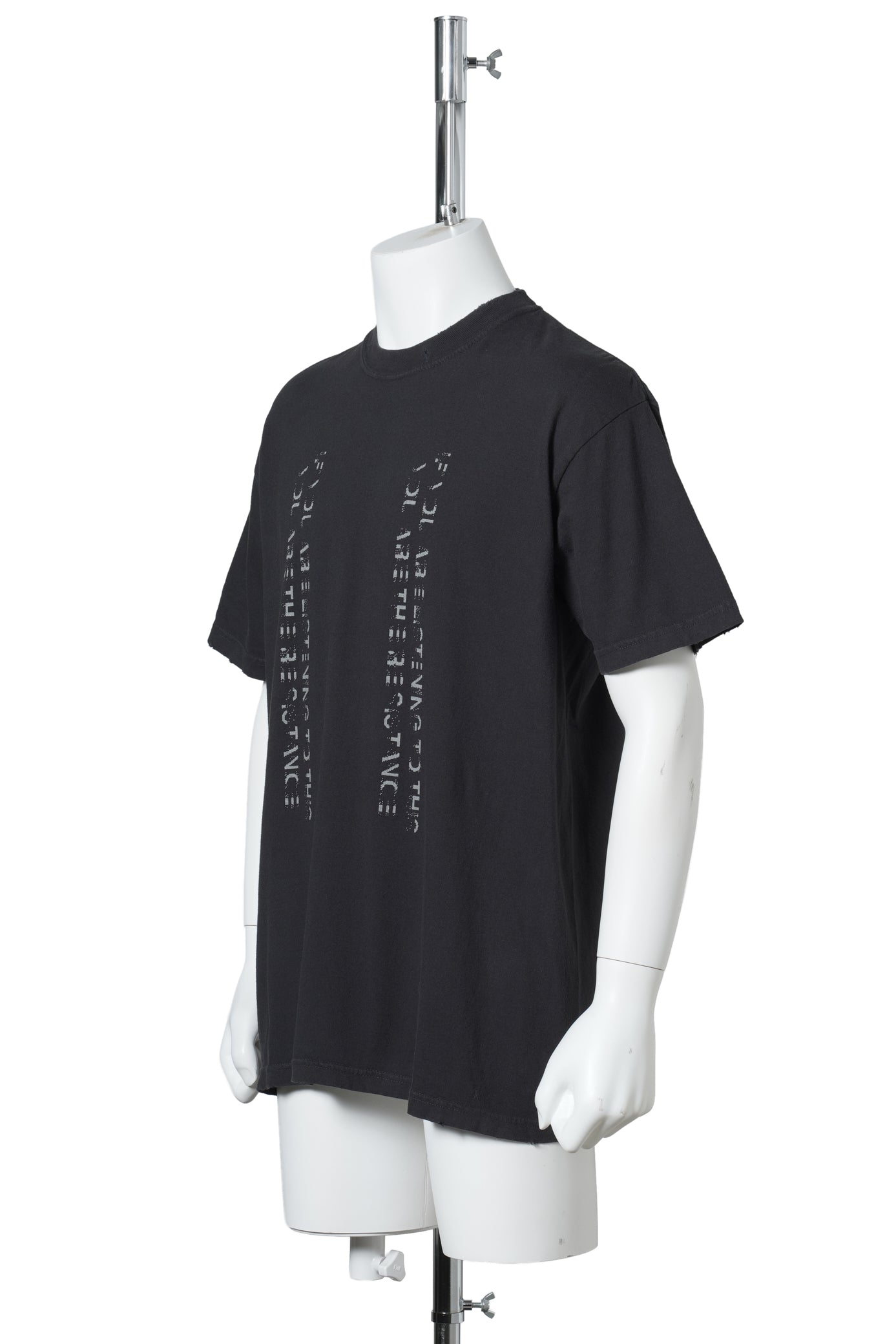 VERTICAL MESSAGE TEE / BLACK