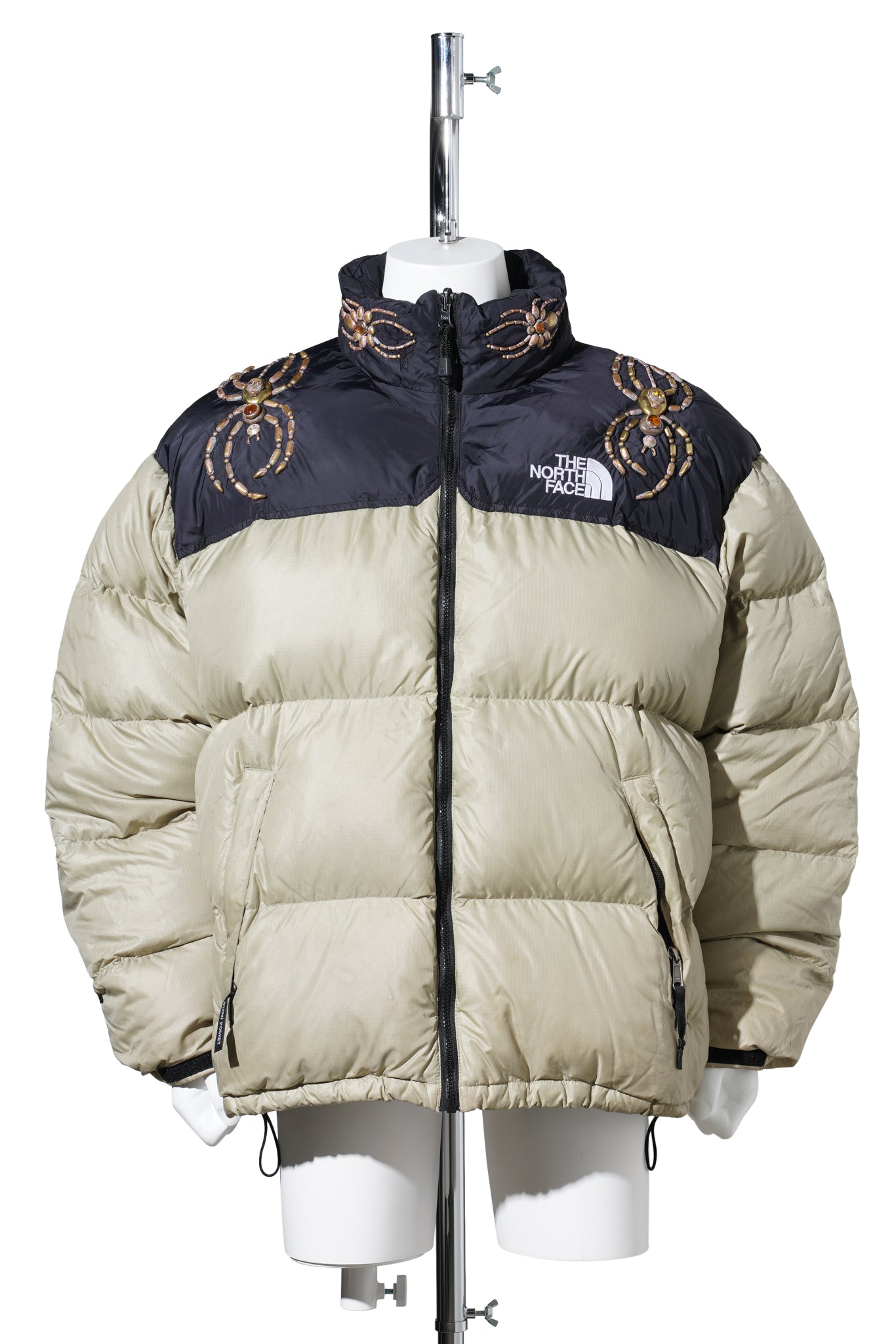 STUDS NUPTSE DOWN JACKET” BLACK WIDOW” / BEIGE
